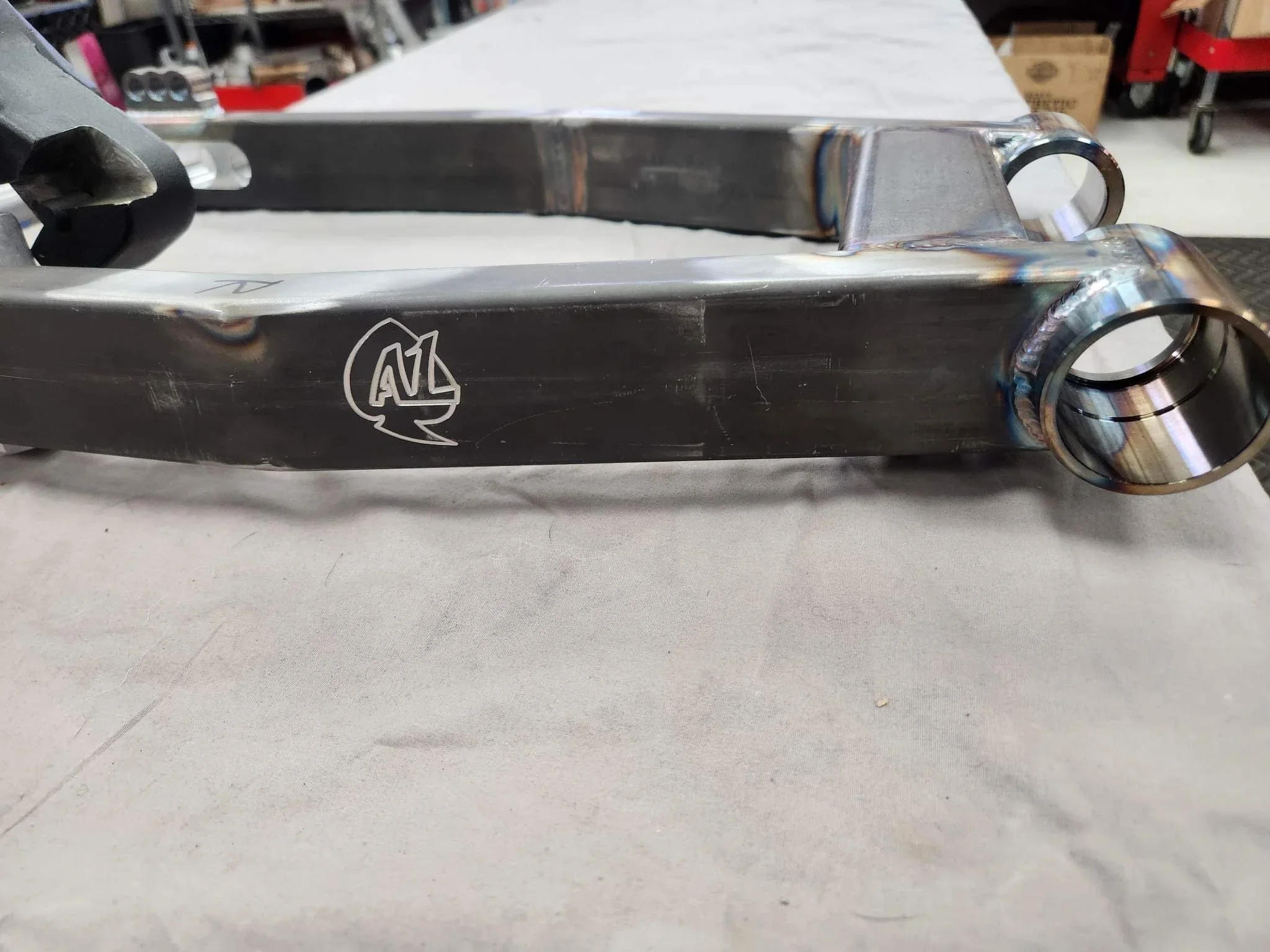 2002-2007 Chromoly "Skinny Bagger" Swing Arm 4.webp