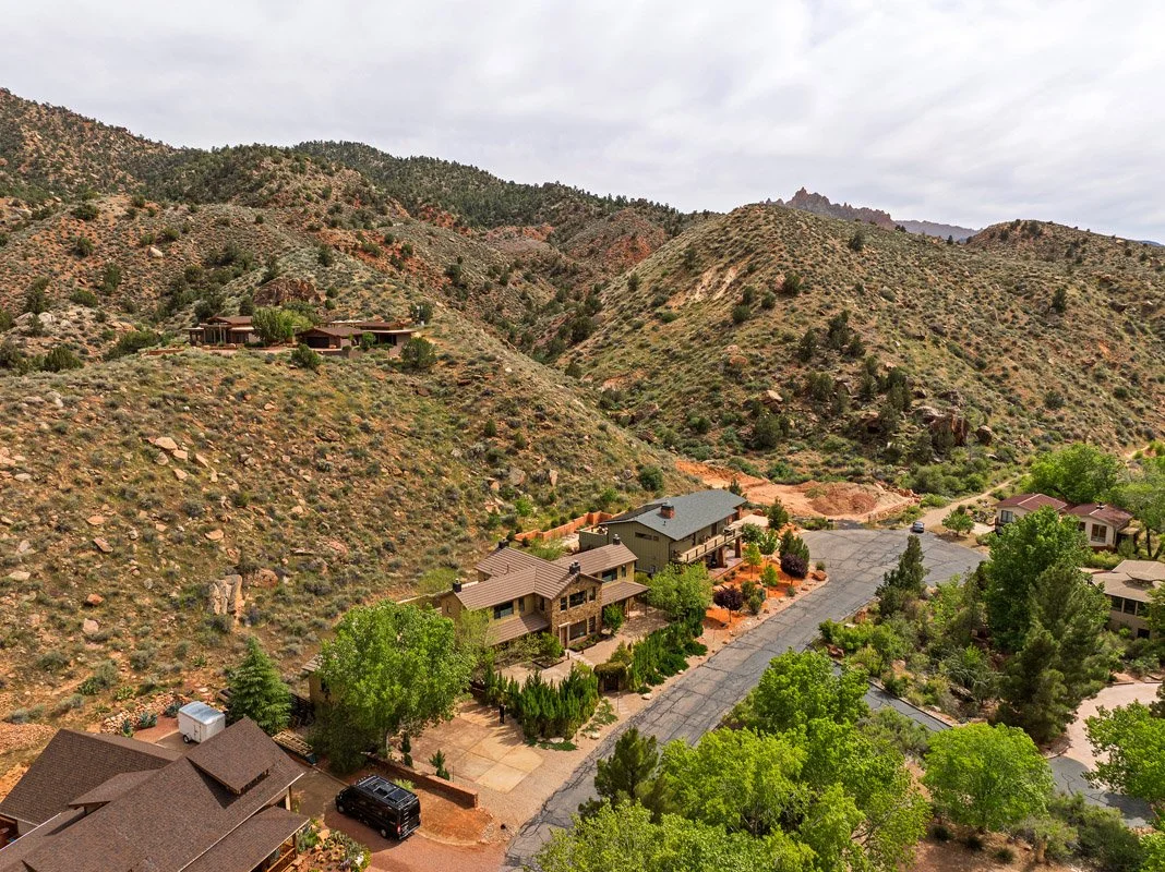 49 105_RiverBendCir_MLS-55.jpg
