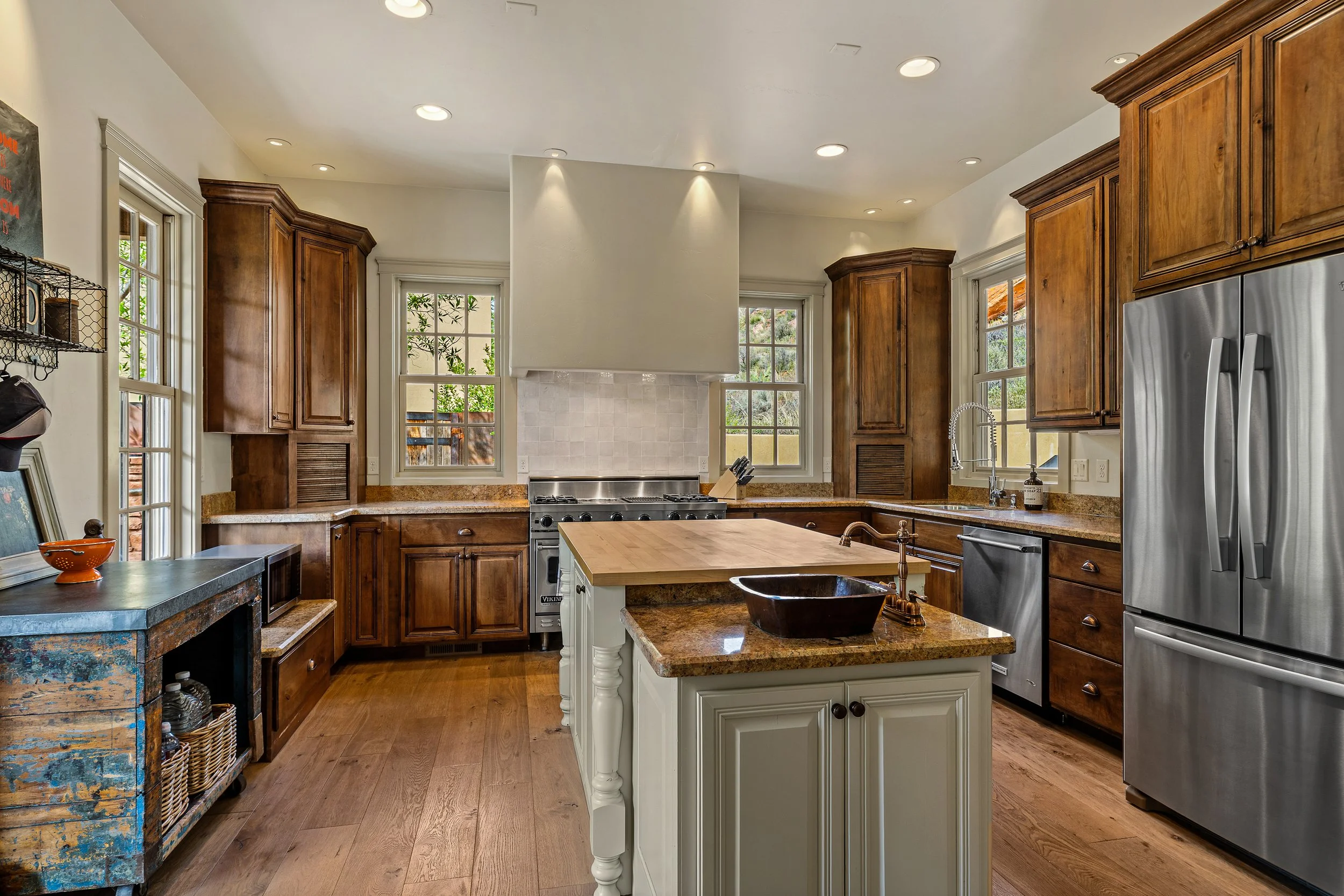 6 105_RiverBendCir_MLS-19.jpg