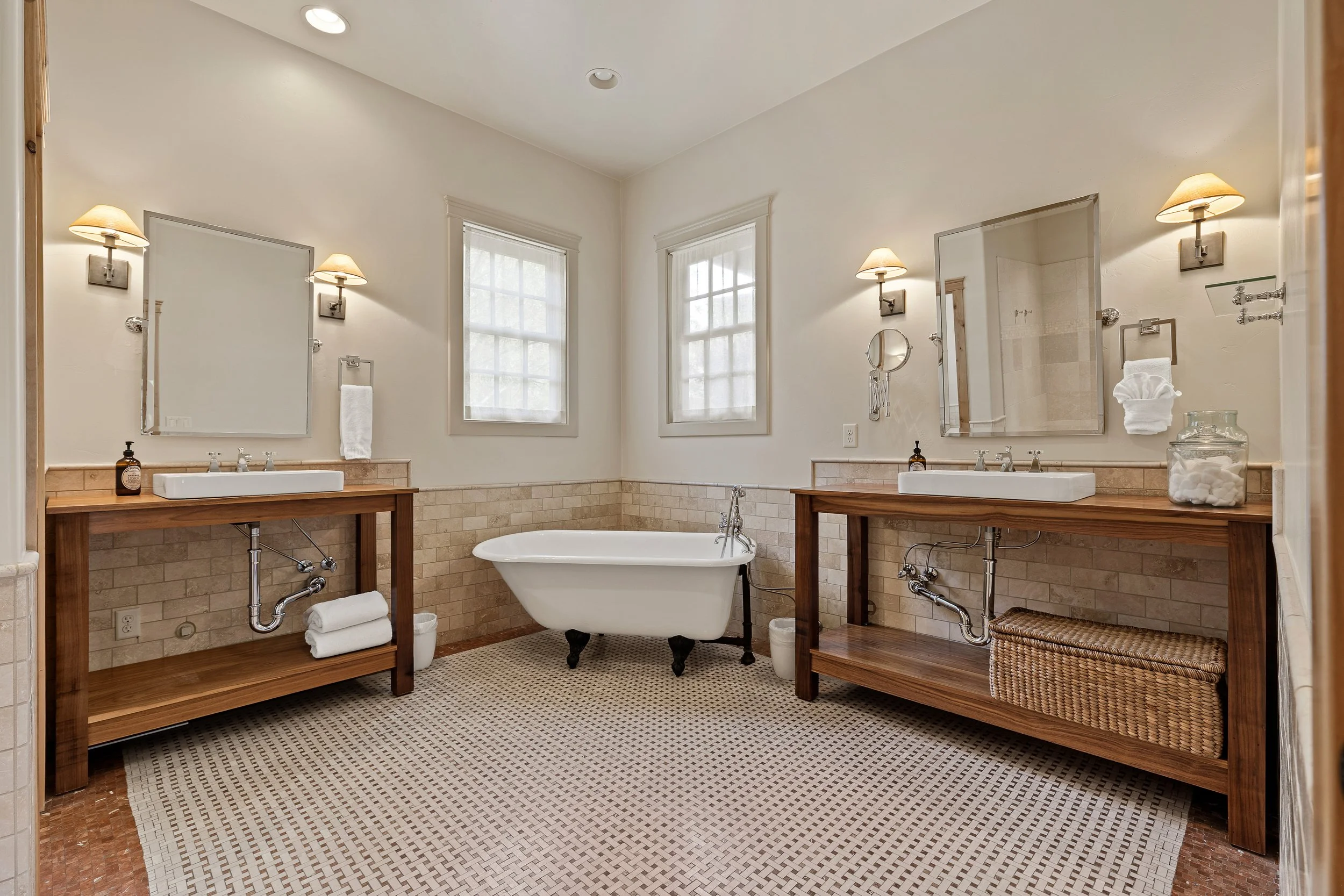 14 105_RiverBendCir_MLS-35.jpg