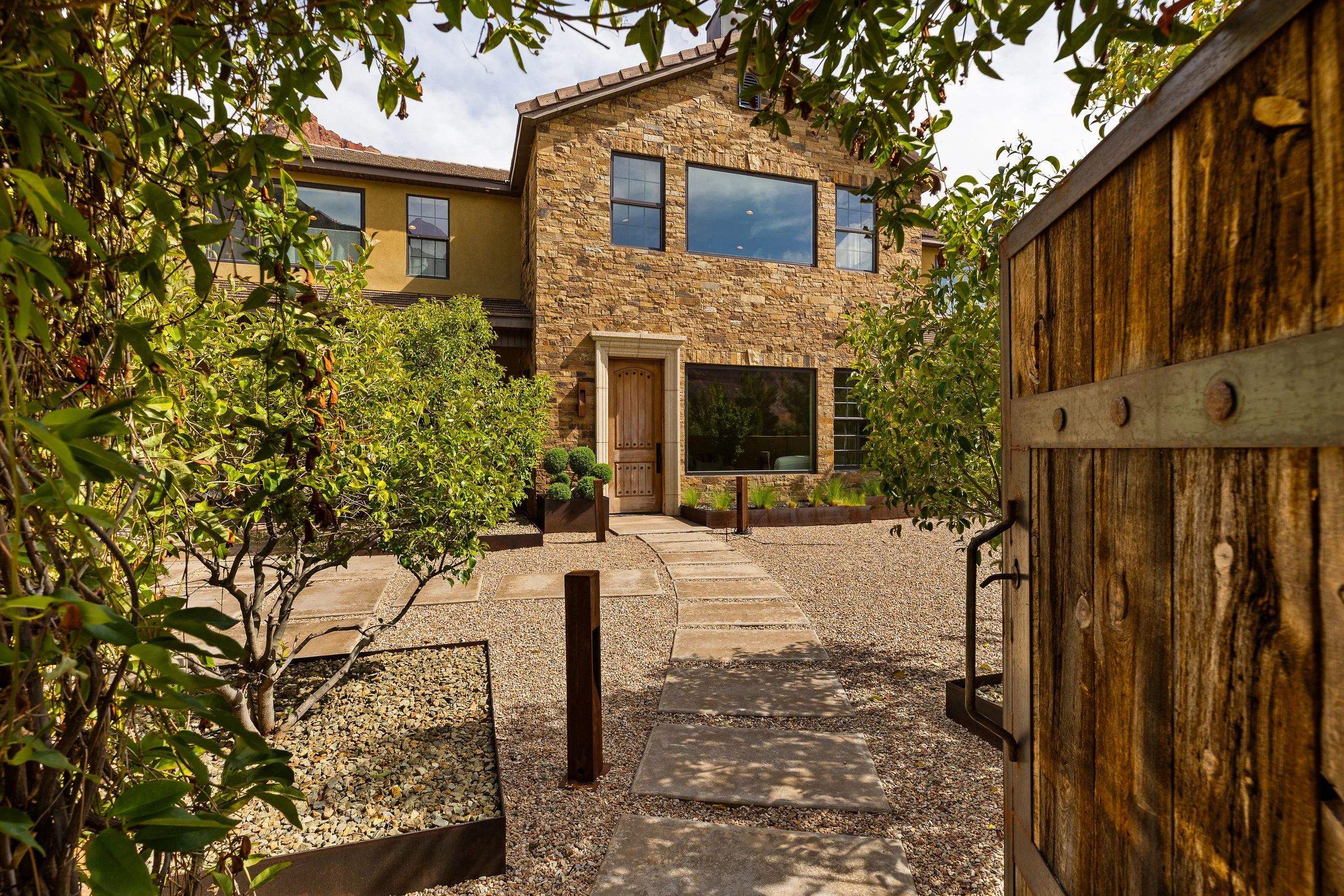 33 105_RiverBendCir_MLS-8.jpg
