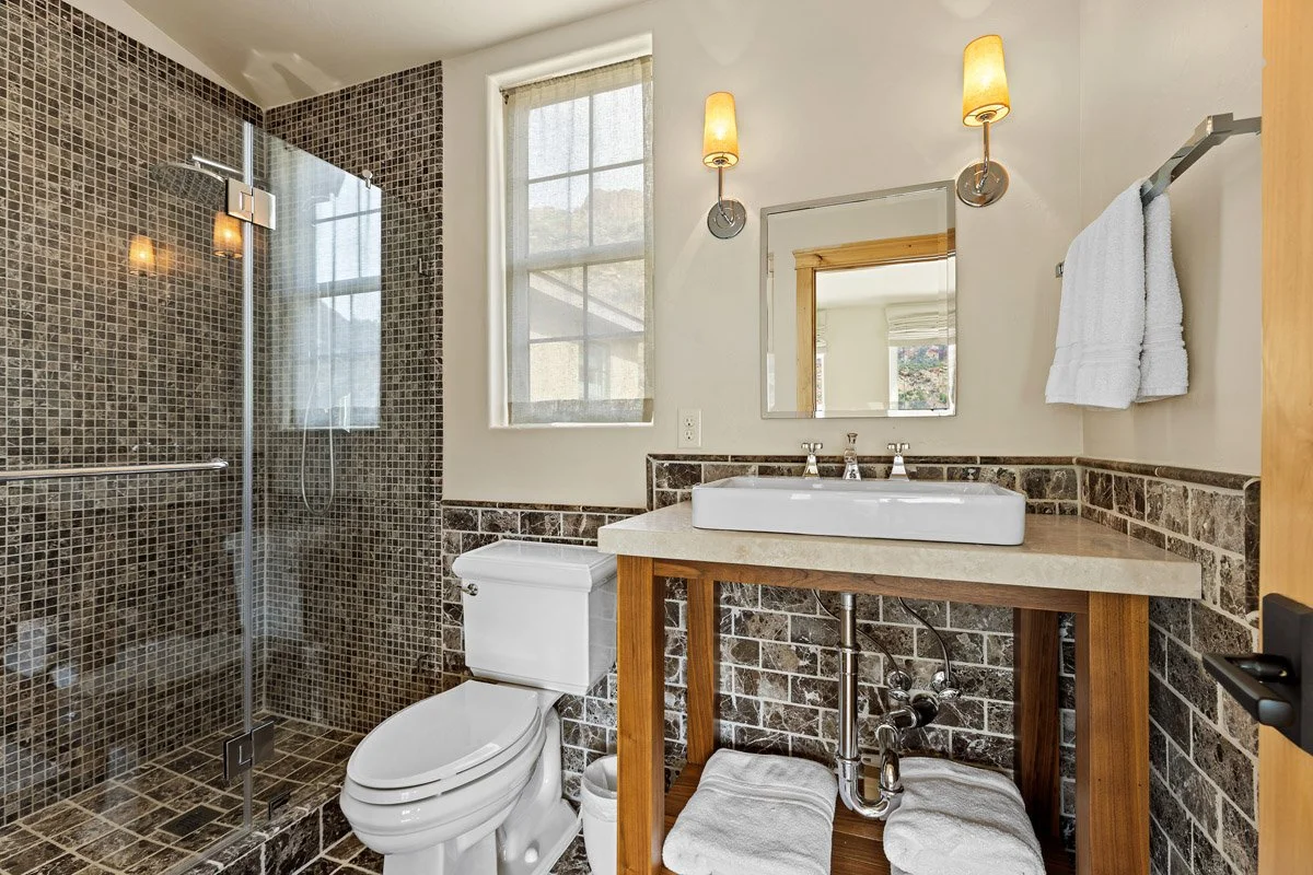 32 105_RiverBendCir_MLS-51.jpg