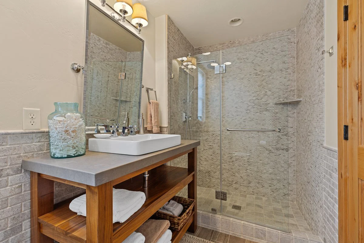 26 105_RiverBendCir_MLS-45.jpg