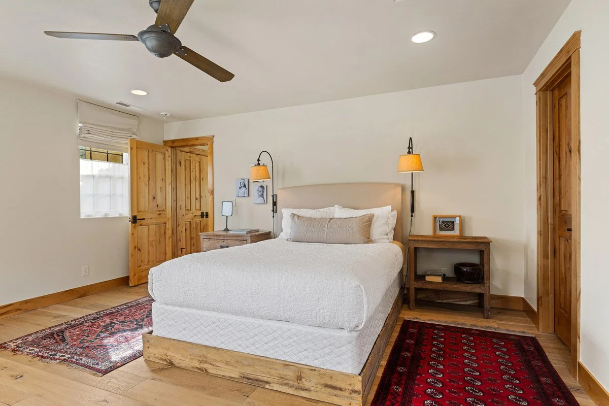 27 105_RiverBendCir_MLS-46.jpg