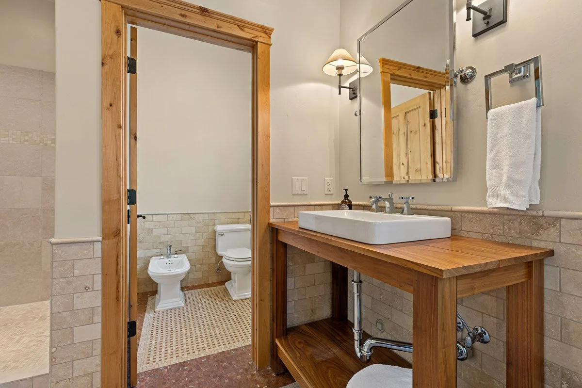 15 105_RiverBendCir_MLS-36.jpg