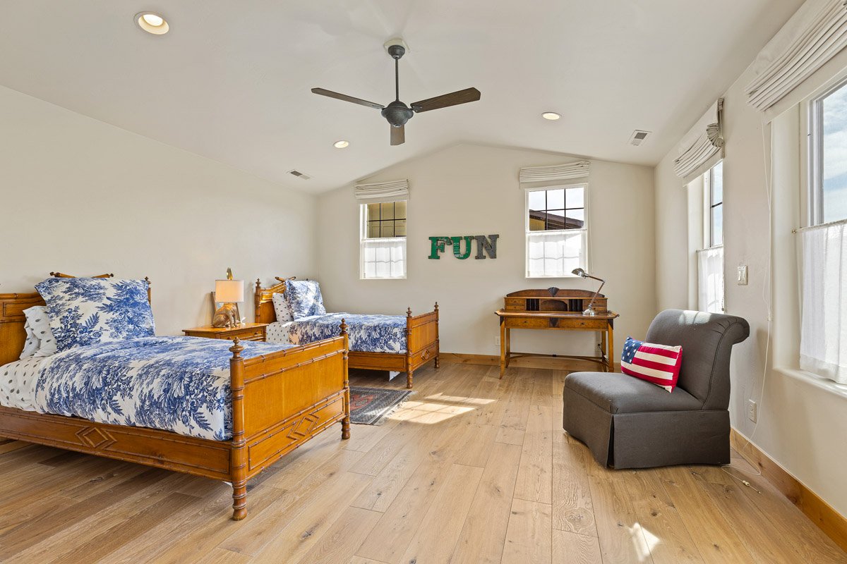 30 105_RiverBendCir_MLS-49.jpg