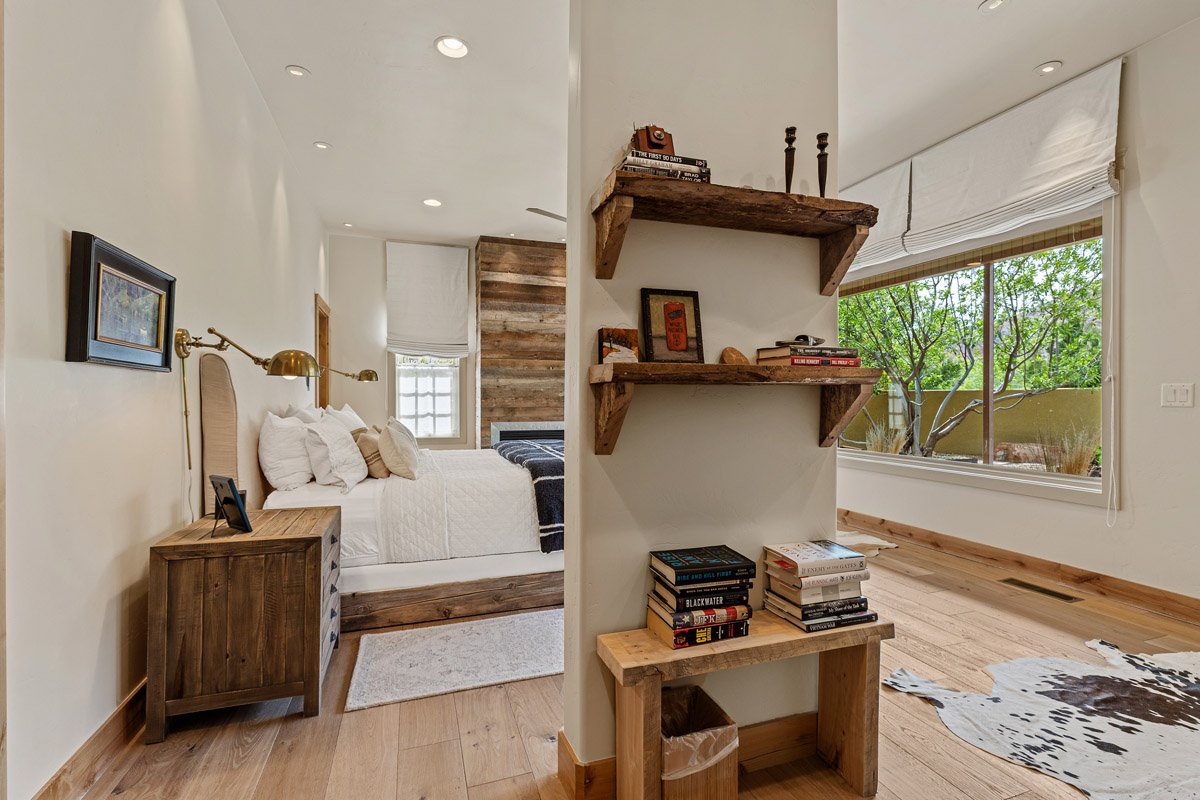 11 105_RiverBendCir_MLS-30.jpg