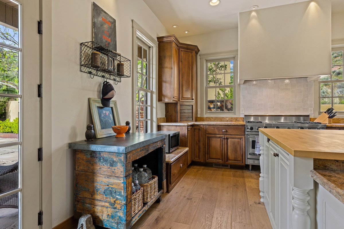 8 105_RiverBendCir_MLS-21.jpg