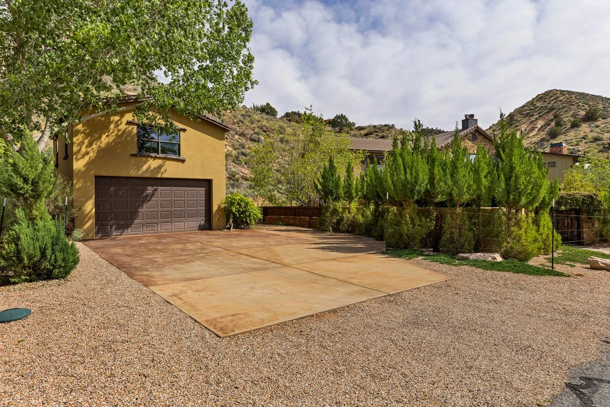 39 105_RiverBendCir_MLS-2.jpg