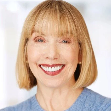 Belinda Munsell Headshot_Blue Square