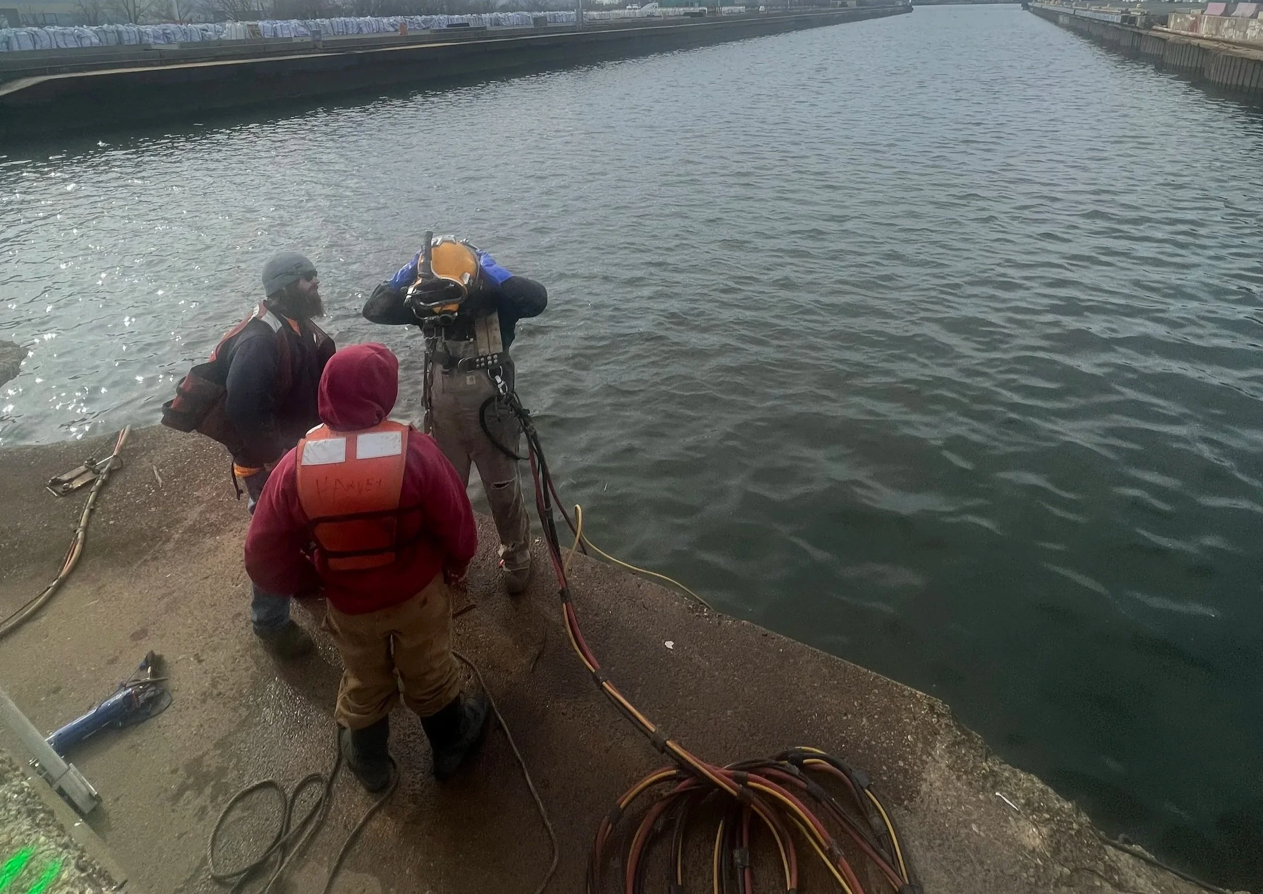 PORT FACILITY: ANODE WELDING PROJECT
