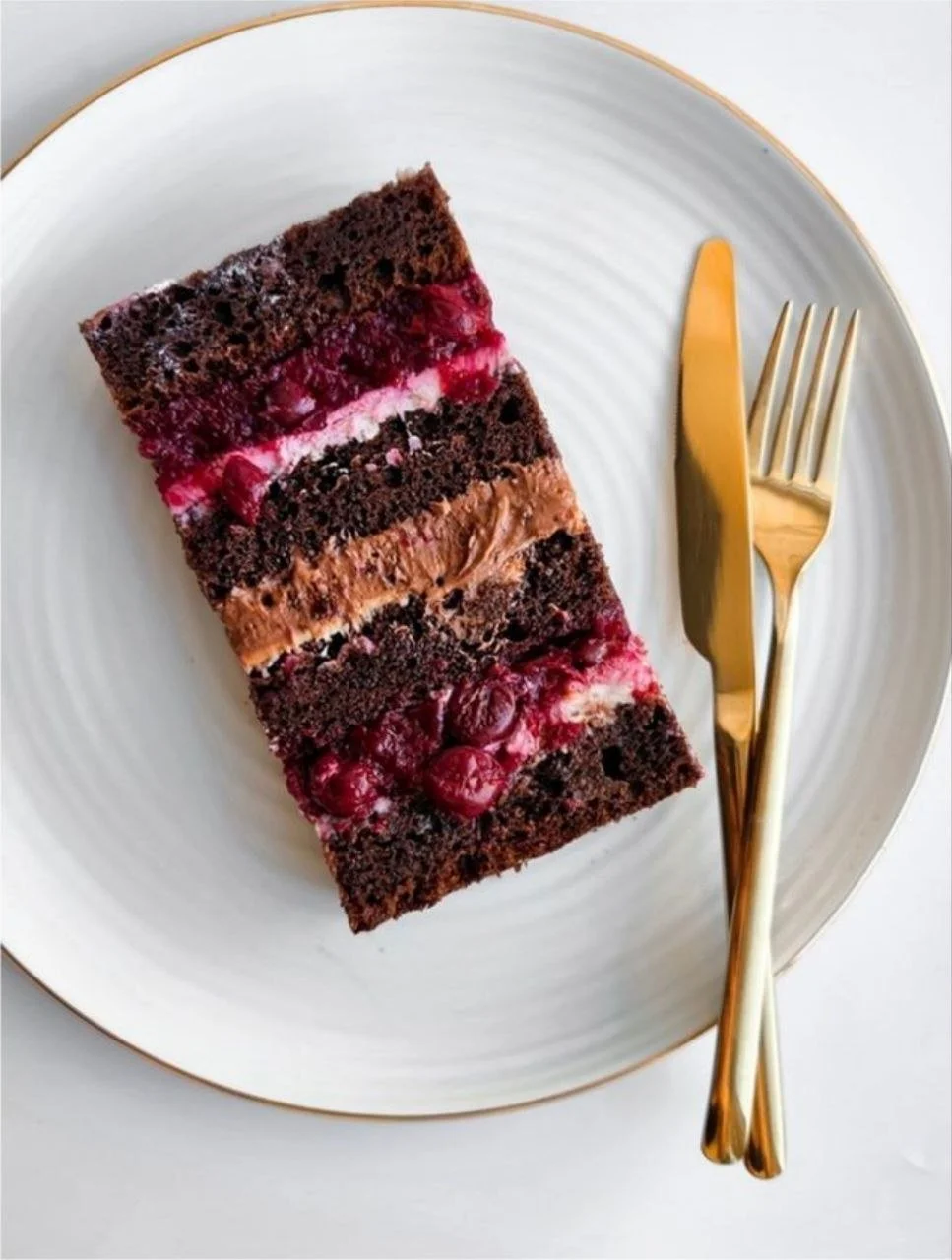 Wedding cake portions and sizing guide