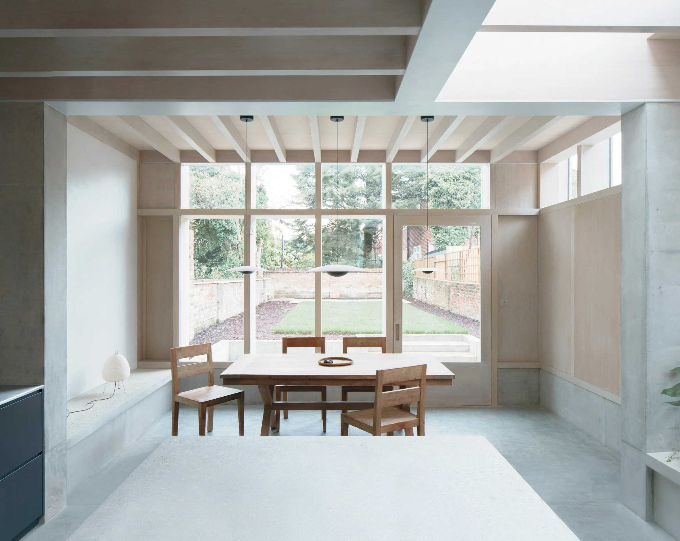 dgn-studio-concrete-plinth-house-brutalist-extension-london_dezeen_2364_col_10.jpg