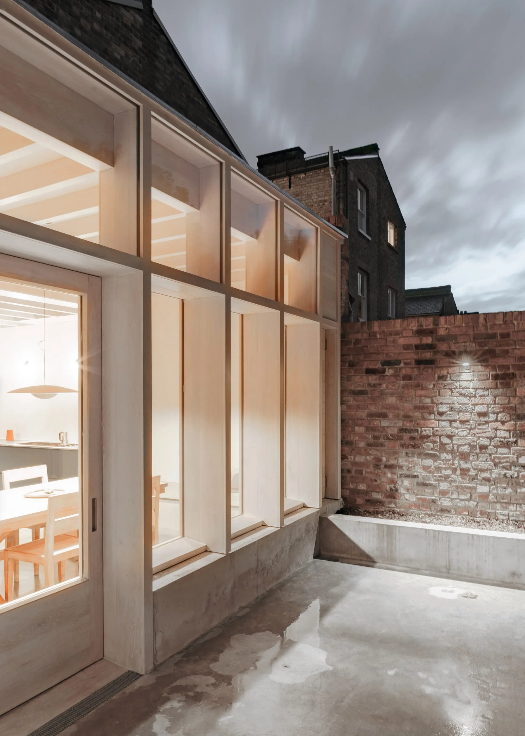 dgn-studio-concrete-plinth-house-brutalist-extension-london_dezeen_2364_col_18-scaled.jpg