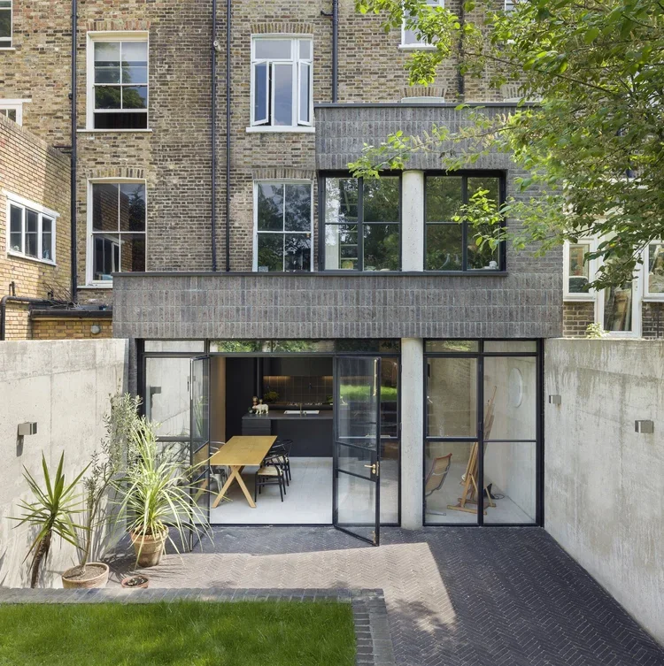 Lauriston Road, E9