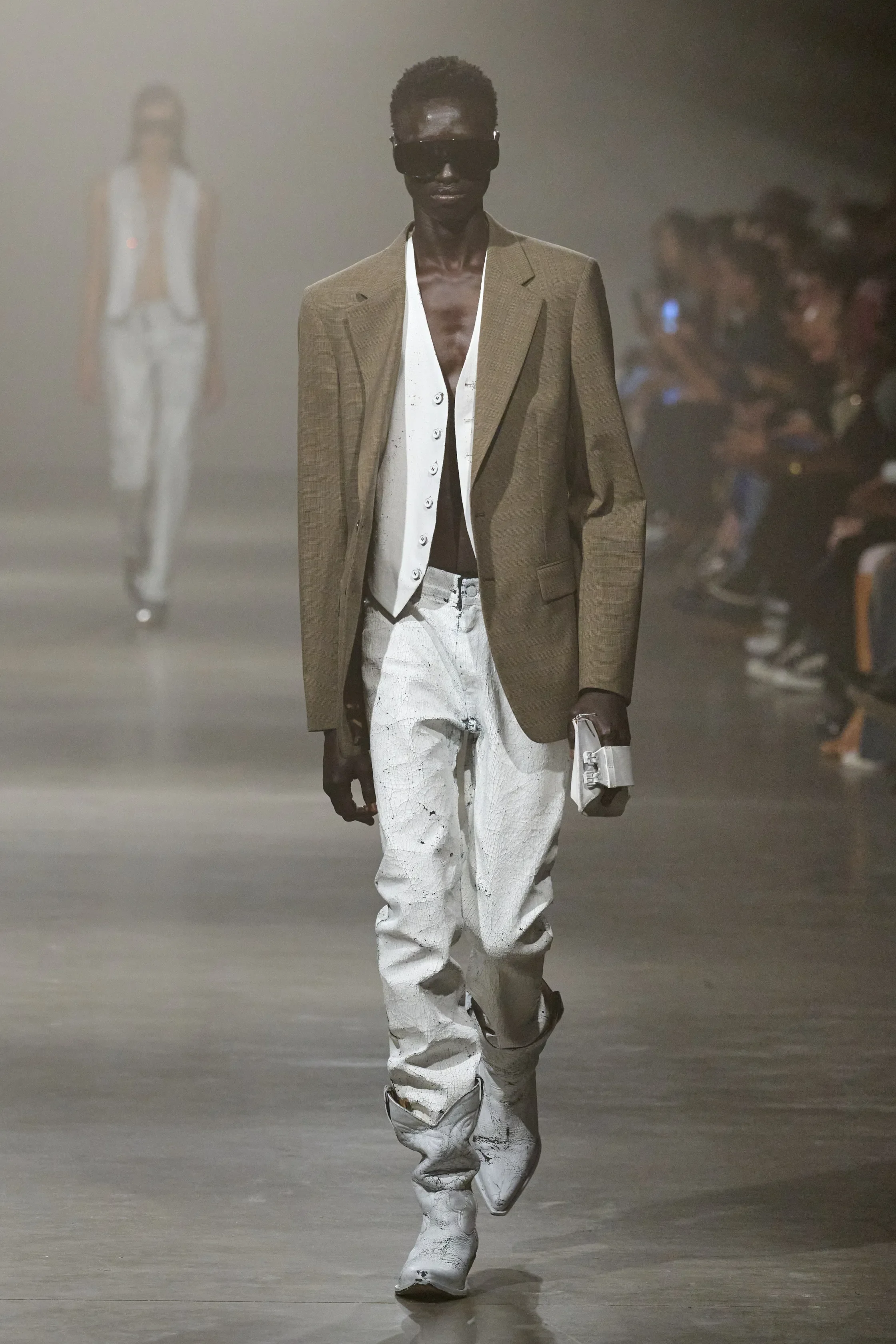 00003-mm6-maison-margiela-spring-2025-ready-to-wear-credit-gorunway.jpg.webp