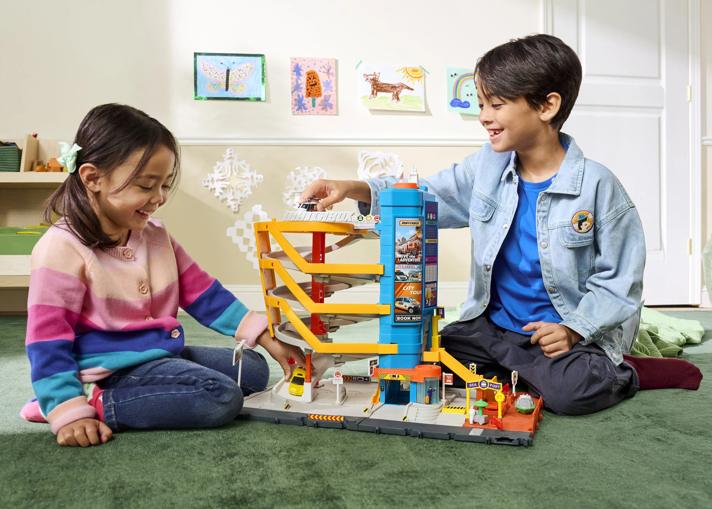HKGB24_Mattel_Matchbox_TransportPlayset_Lifestyle_0435 copy.jpg