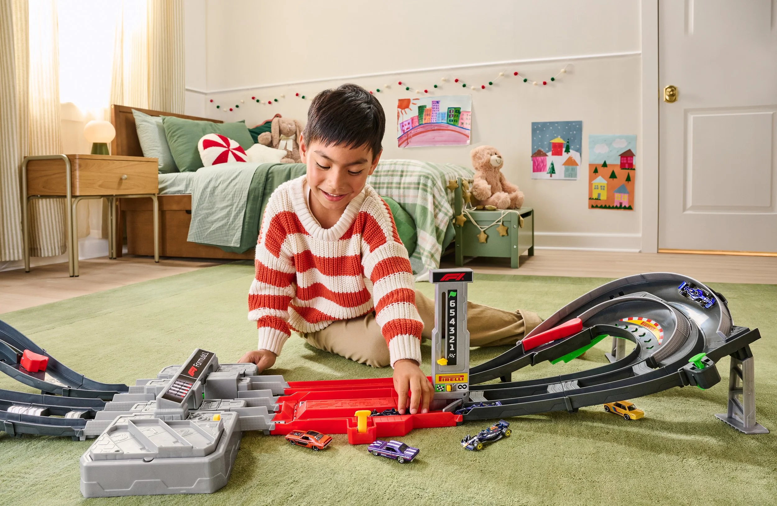 HKGB25_Mattel_HotWheelsGrandPrixTrack_ED_1950.jpg