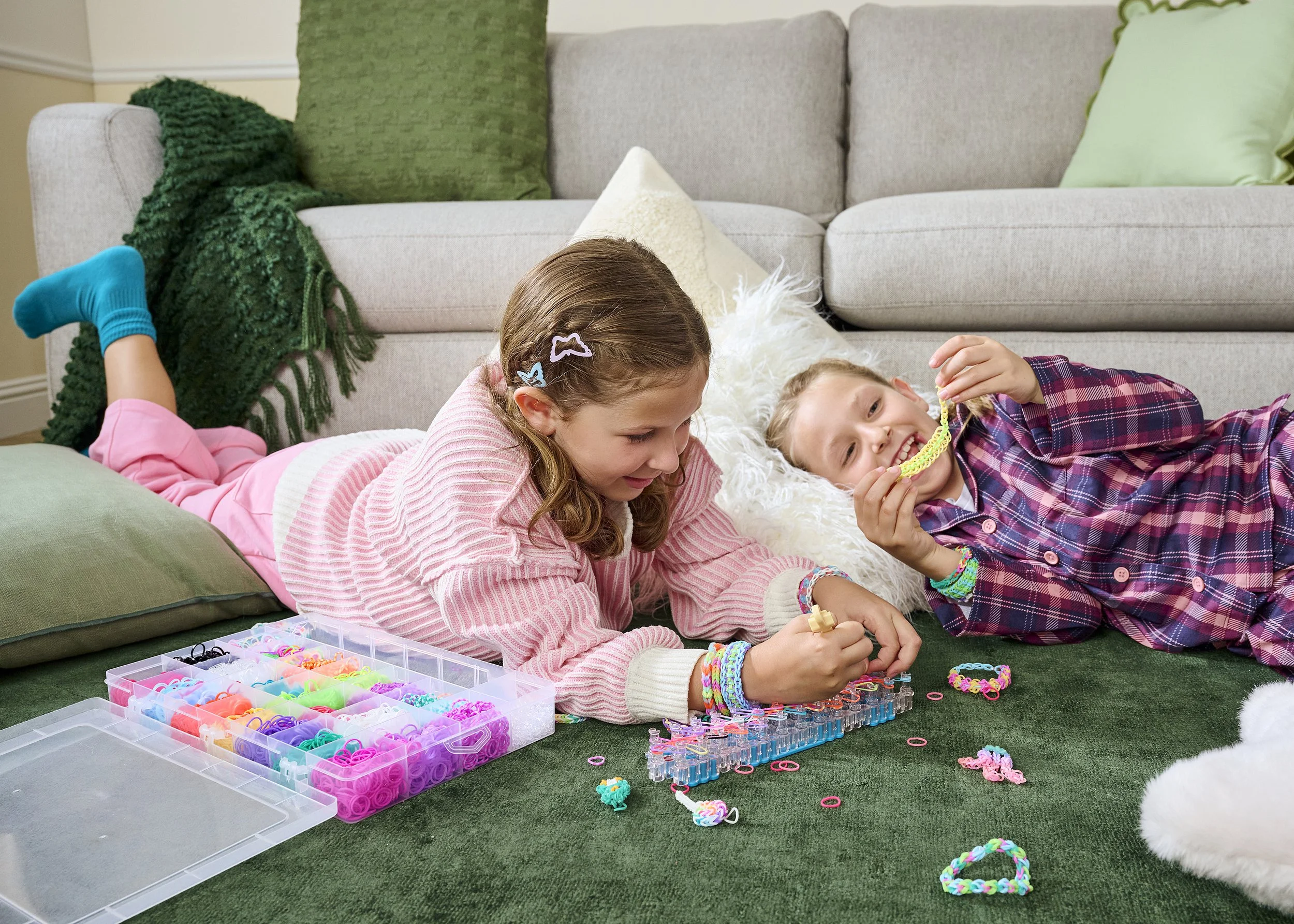 HKGB24_RainbowLoom_MegaComboSet_Lifestyle_0265.jpg