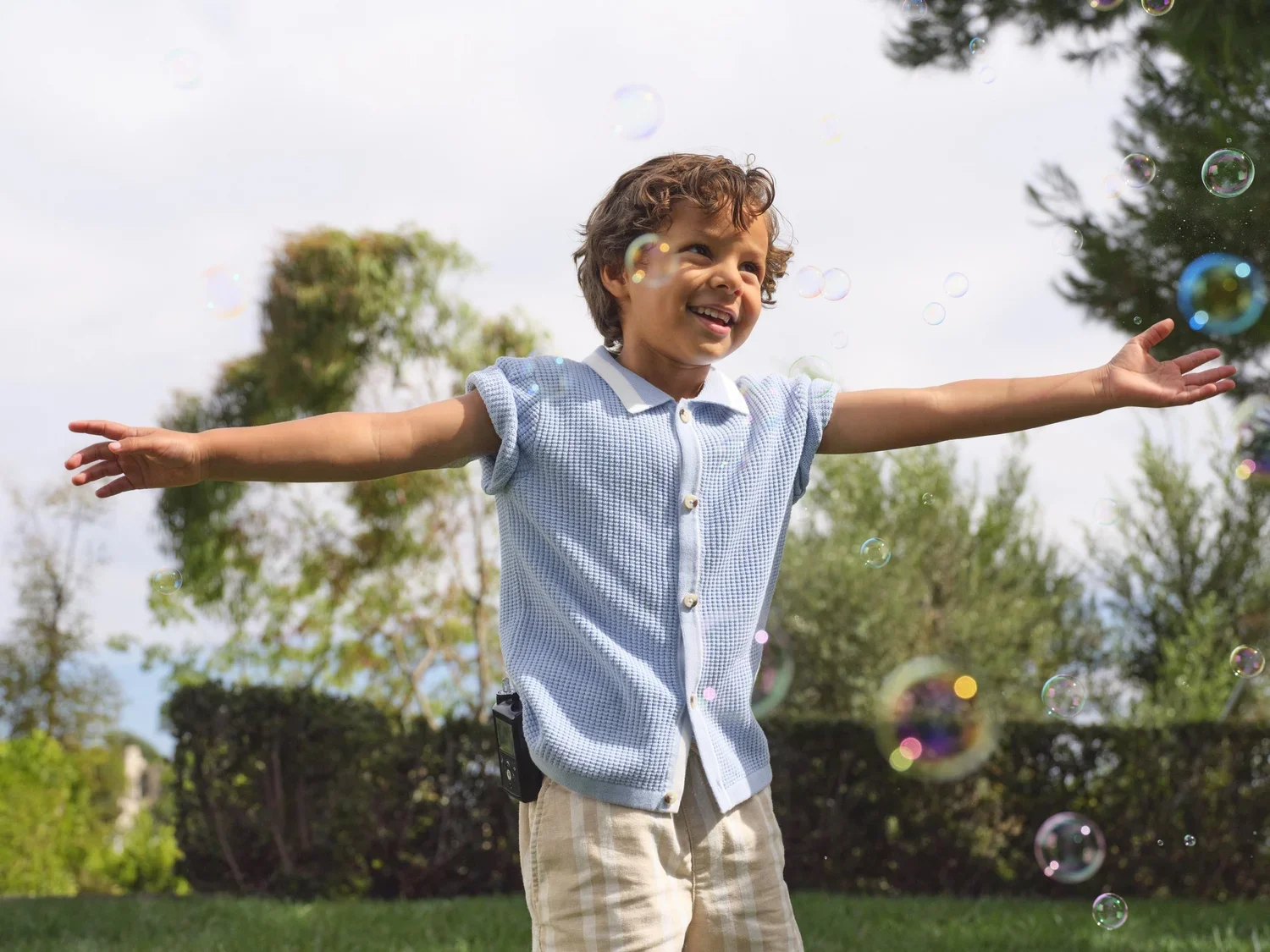 Mateo_PlayingOutside_780G_Guardian4_0027.webp