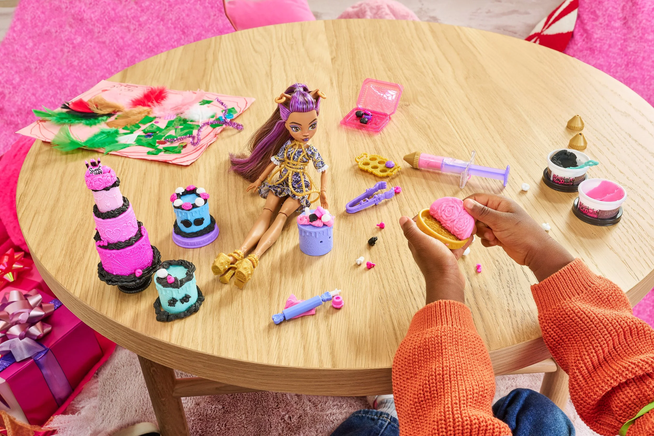 HKGB25_Mattel_MonsterHighBdayClawdeenWolf_ED_3068.jpg