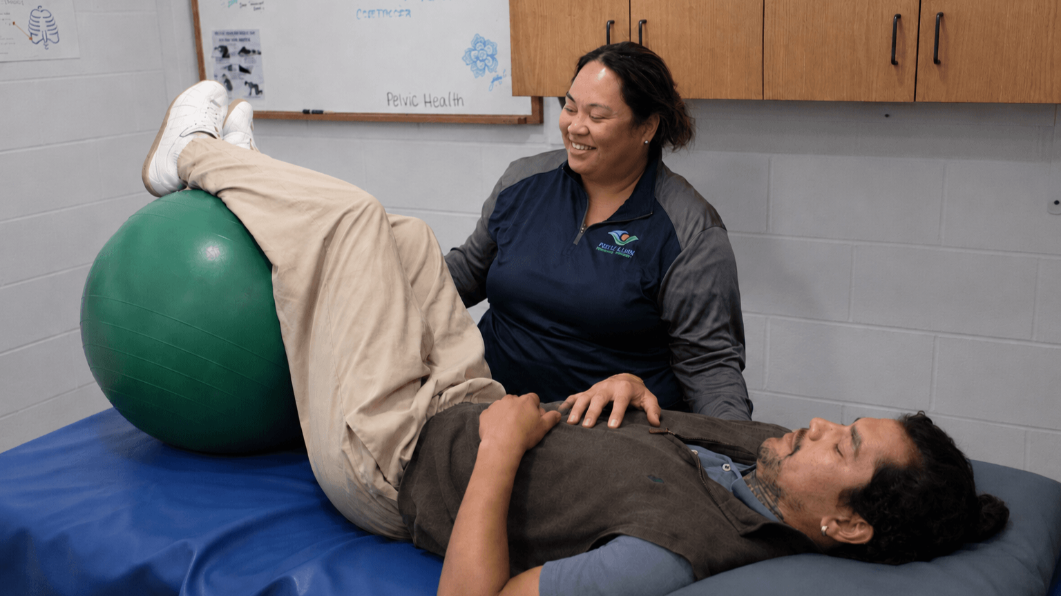 Fukuji & Lum pelvic health therapist explains a personalized pelvic floor exercise program to a patient.