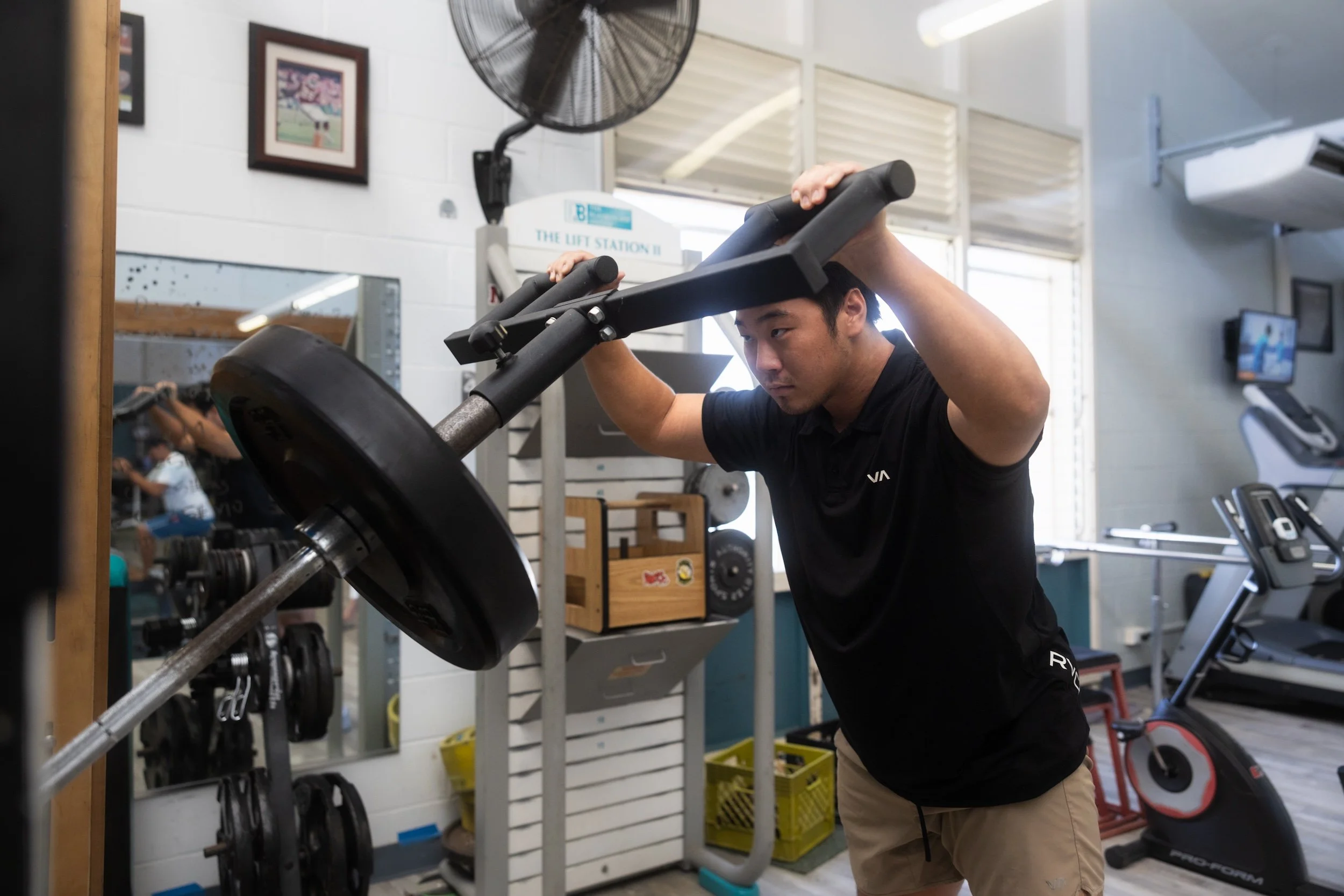 A Fukuji & Lum therapist demonstrates a lifting task on the W.O.R.C. lift station, used to simulate real-world job demands.