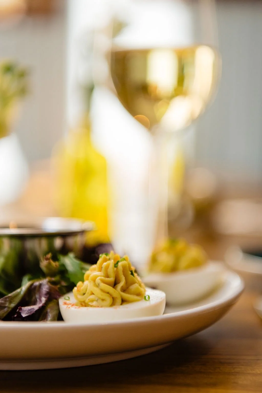  Deviled eggs with wine 
