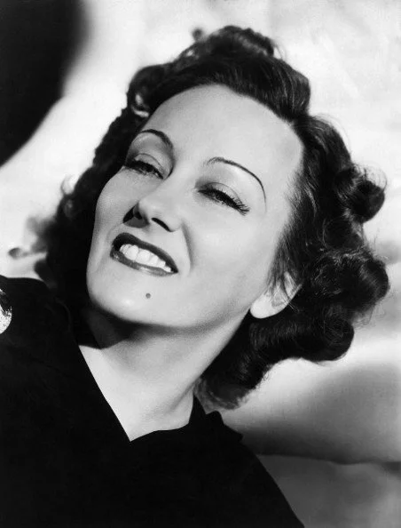 Public domain. Gloria Swanson, 1941 studio portrait.