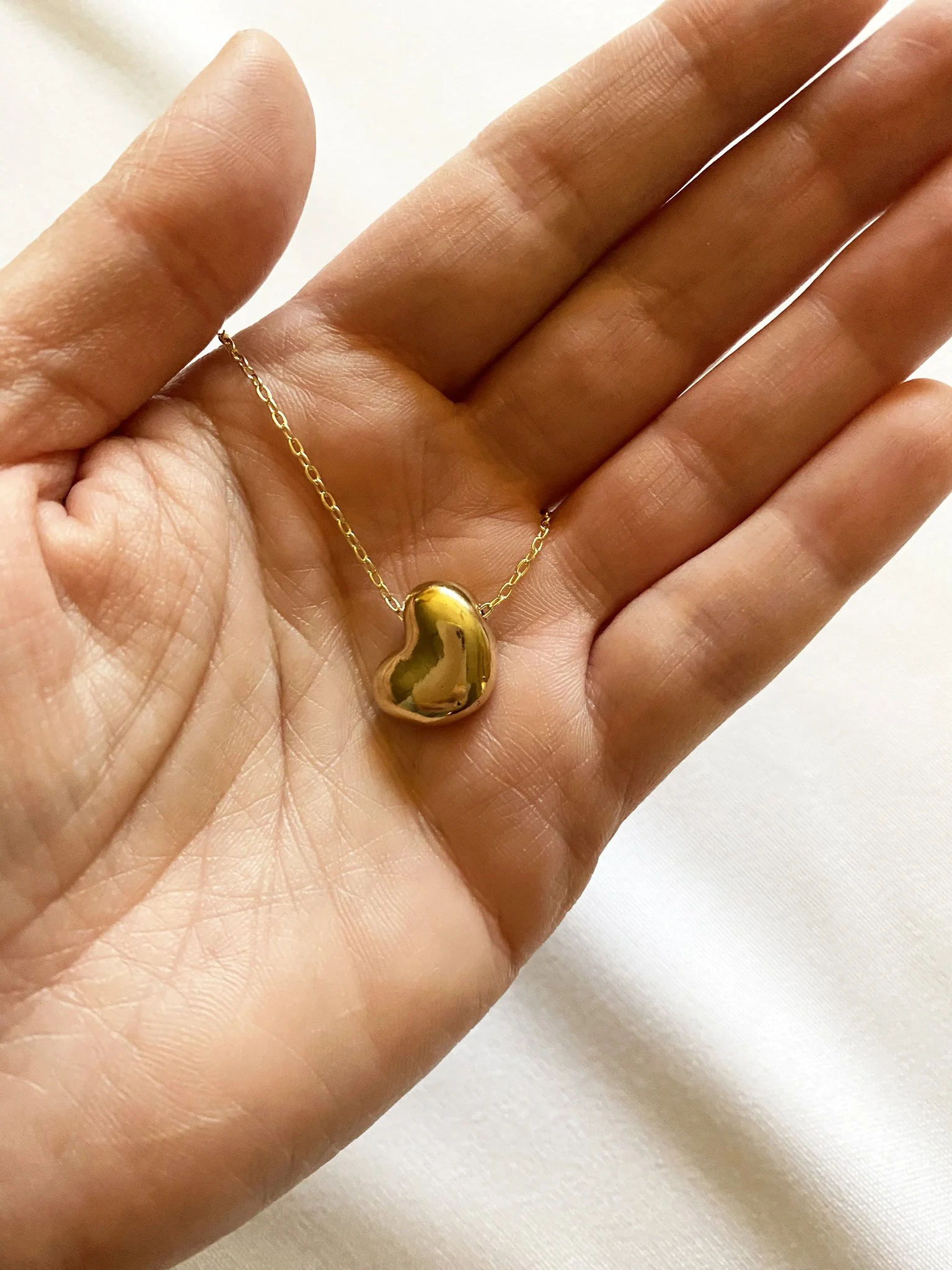 sculpted-hearts-gold-necklace-detail.JPEG
