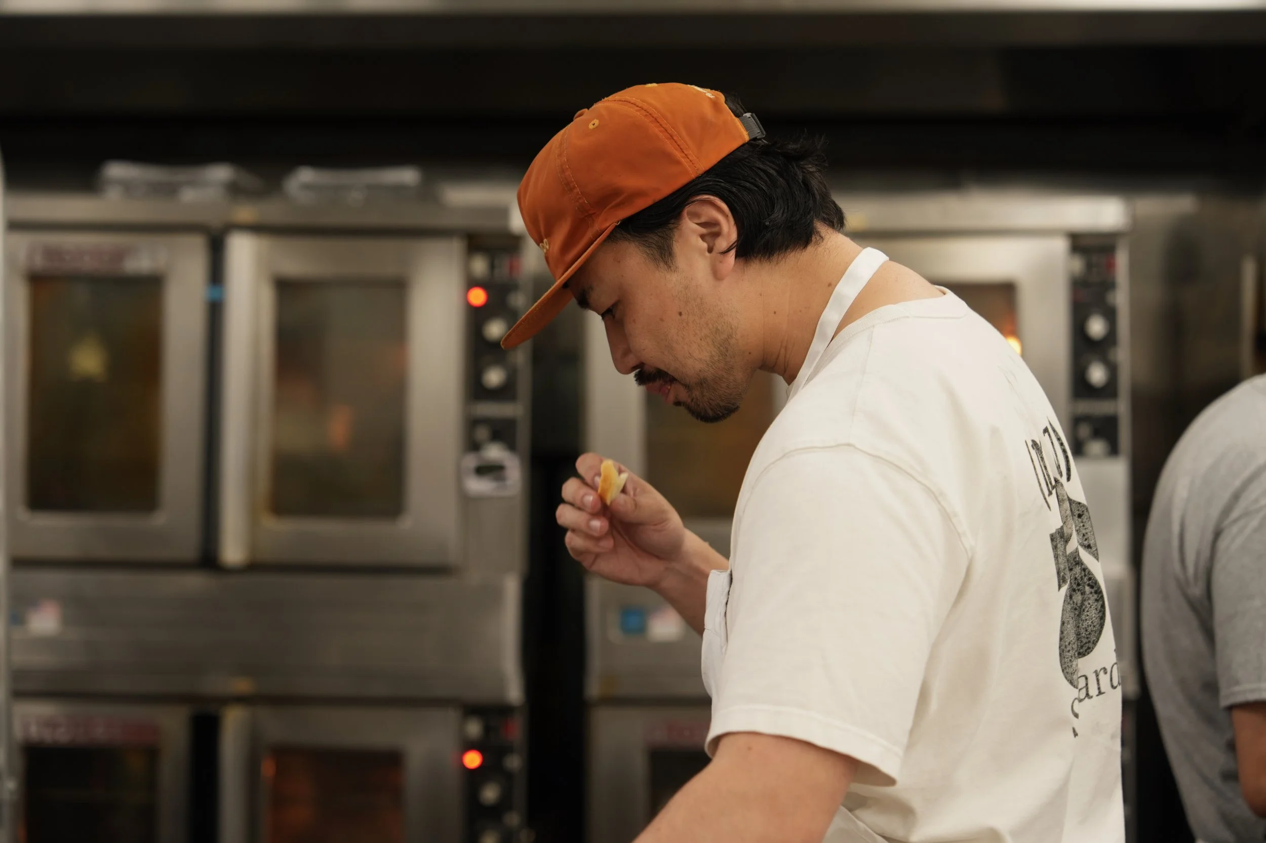 (mu) Standard baker preparing SHOKUPAN