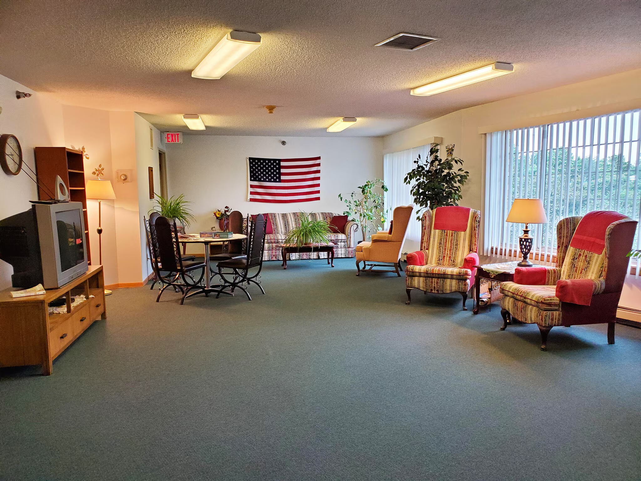 oak-hills-manor---ages-55-circle-pines-mn-community-room.png