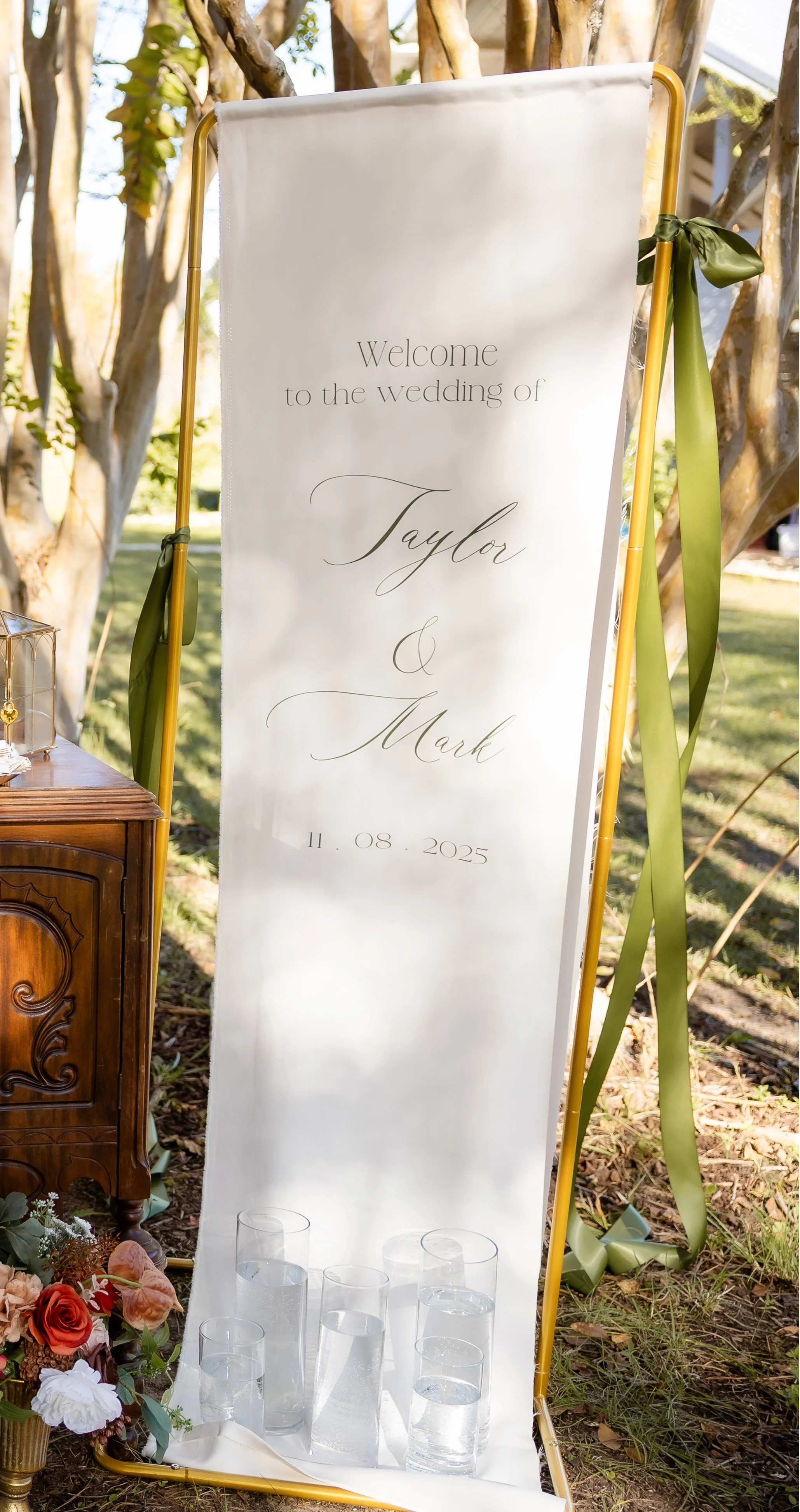 Custom linen sign & stand