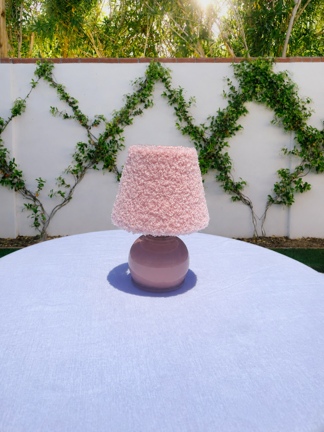 Pink cordless table lamp
