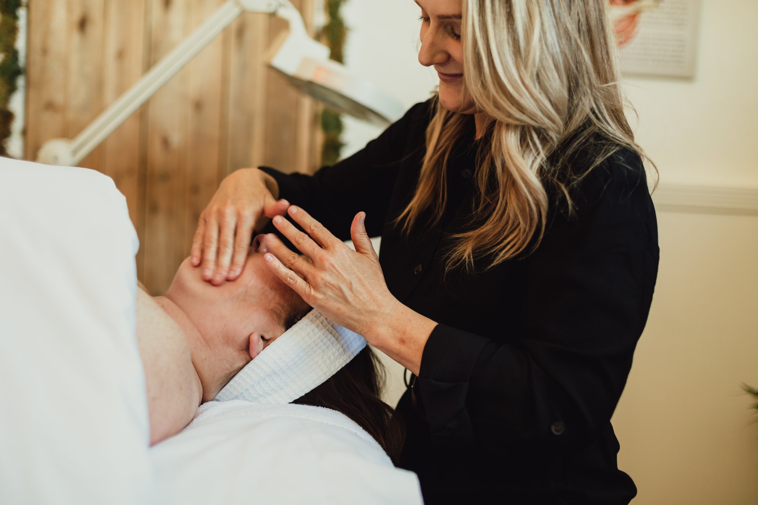 Facemodeling facial sculpting luxury treatment