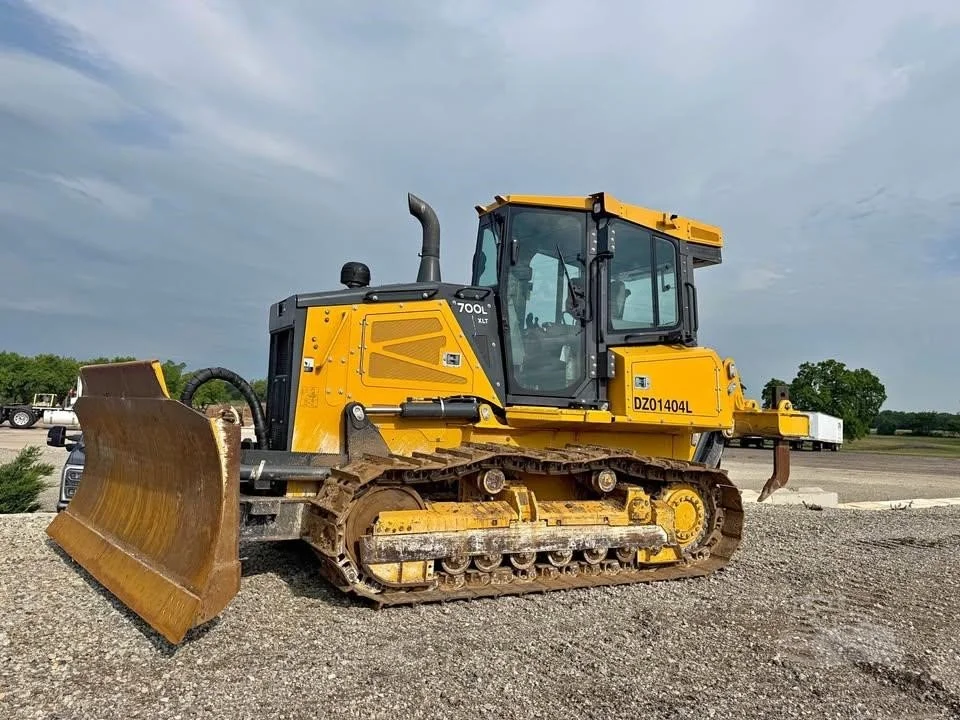 2022 John Deere 700L XLT
