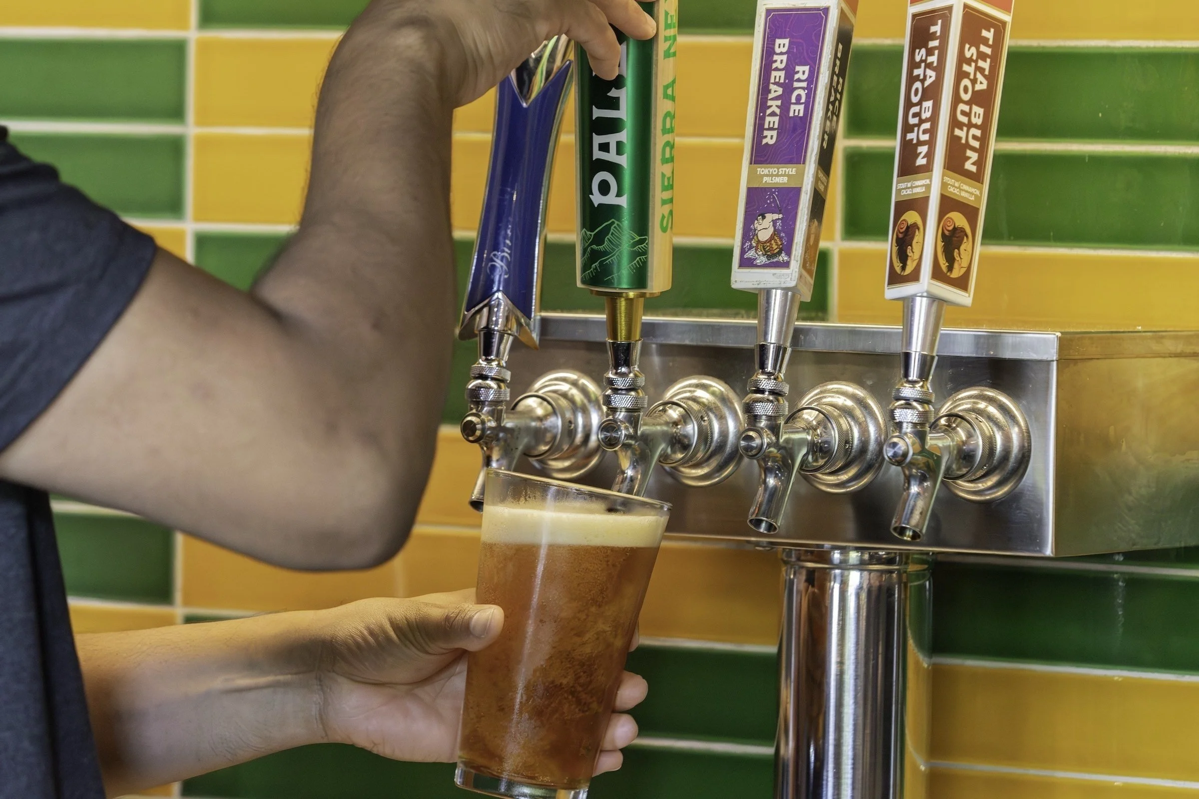Draft beer being poured at the bar at Pizza Mamo in Chinatown Honolulu.