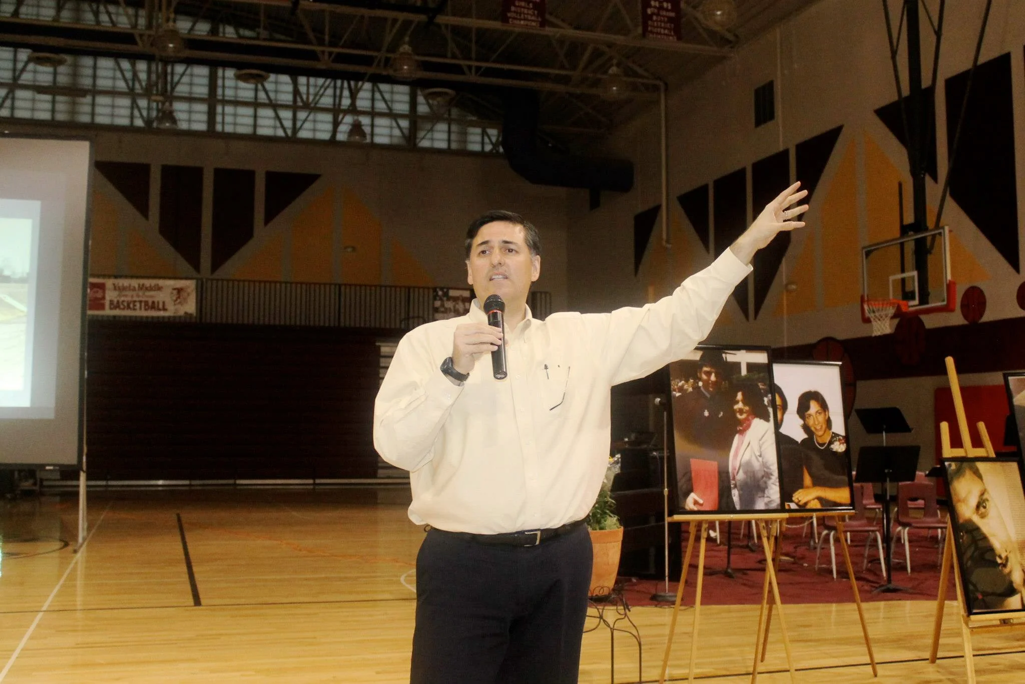 Sergio Troncoso visiting Ysleta Middle School in El Paso, TX, 2013.