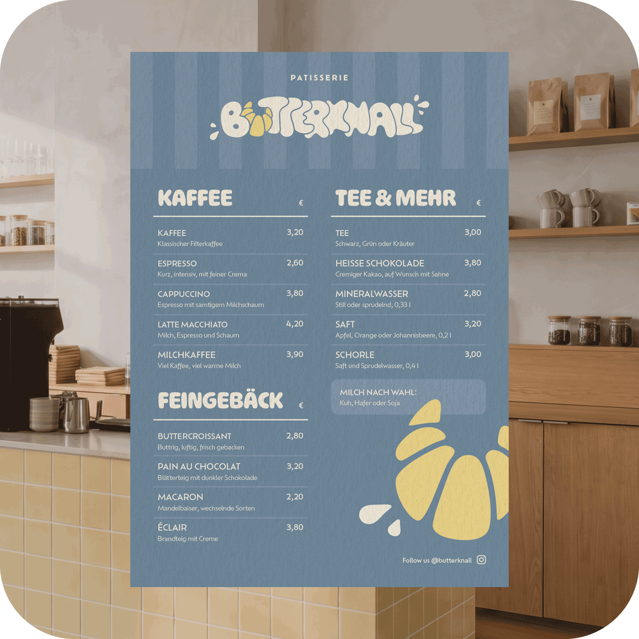 Menükarte der Patisserie Butterknall in Blau mit Croissant-Illustration