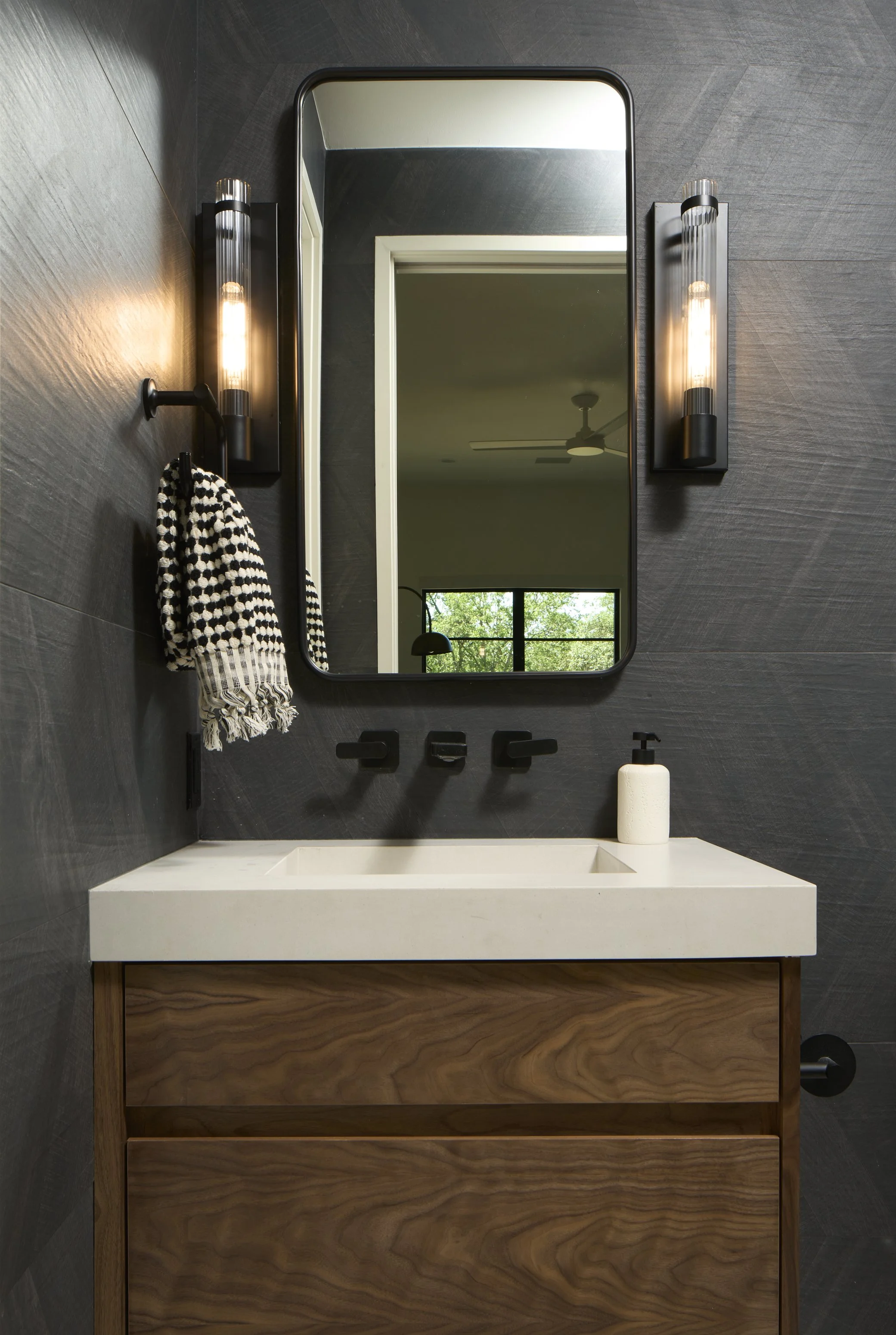 MangumBuilders_LostCreek_ModernHomeBuild23.jpg
