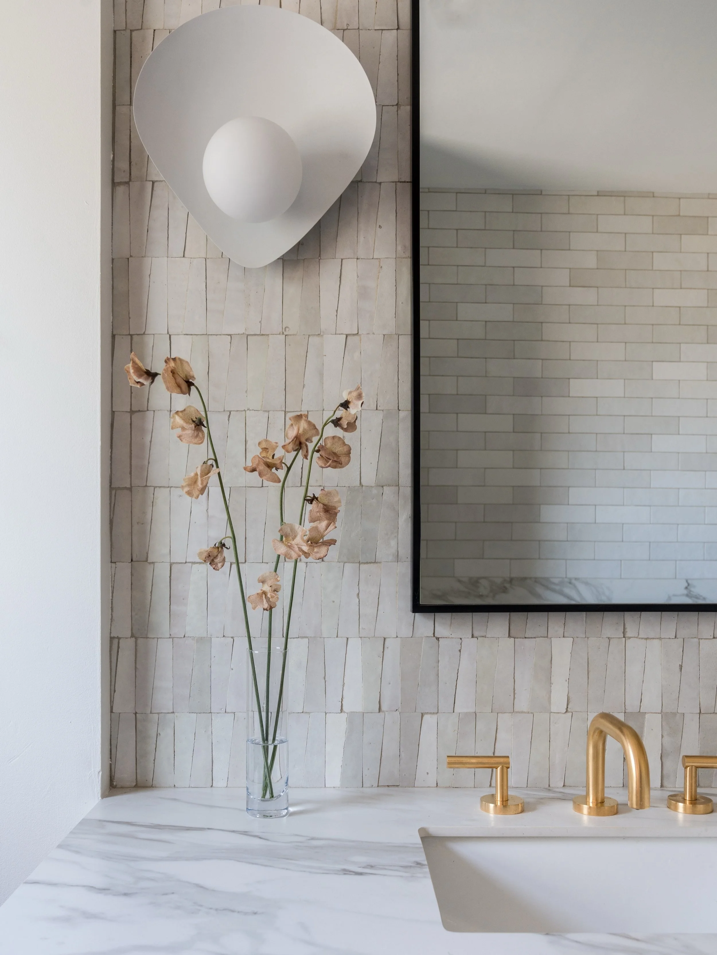 A neutral bathroom filled with tonal variation and textures keeps it from falling flat. Add some marble and the prettiest sconces, and you&rsquo;ve got yourself one luxurious retreat! 

Project #StayInLanterman
Design @stayinteriors_la 
Photos @charl