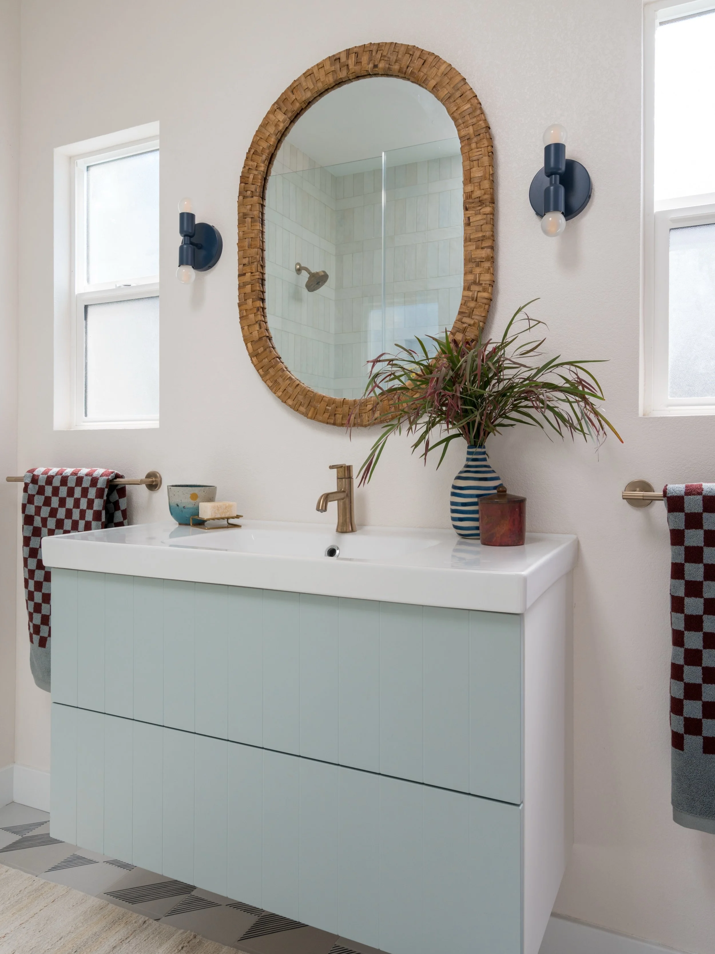 We carved out a Jack and Jill bathroom for guests and future kiddos in this Los Angeles home. It strikes just the right balance between playful and polished! 

Project #StayInWestchester
Design @stayinteriors_la 
Styling @l.e._m.o 
Photos @charlottel