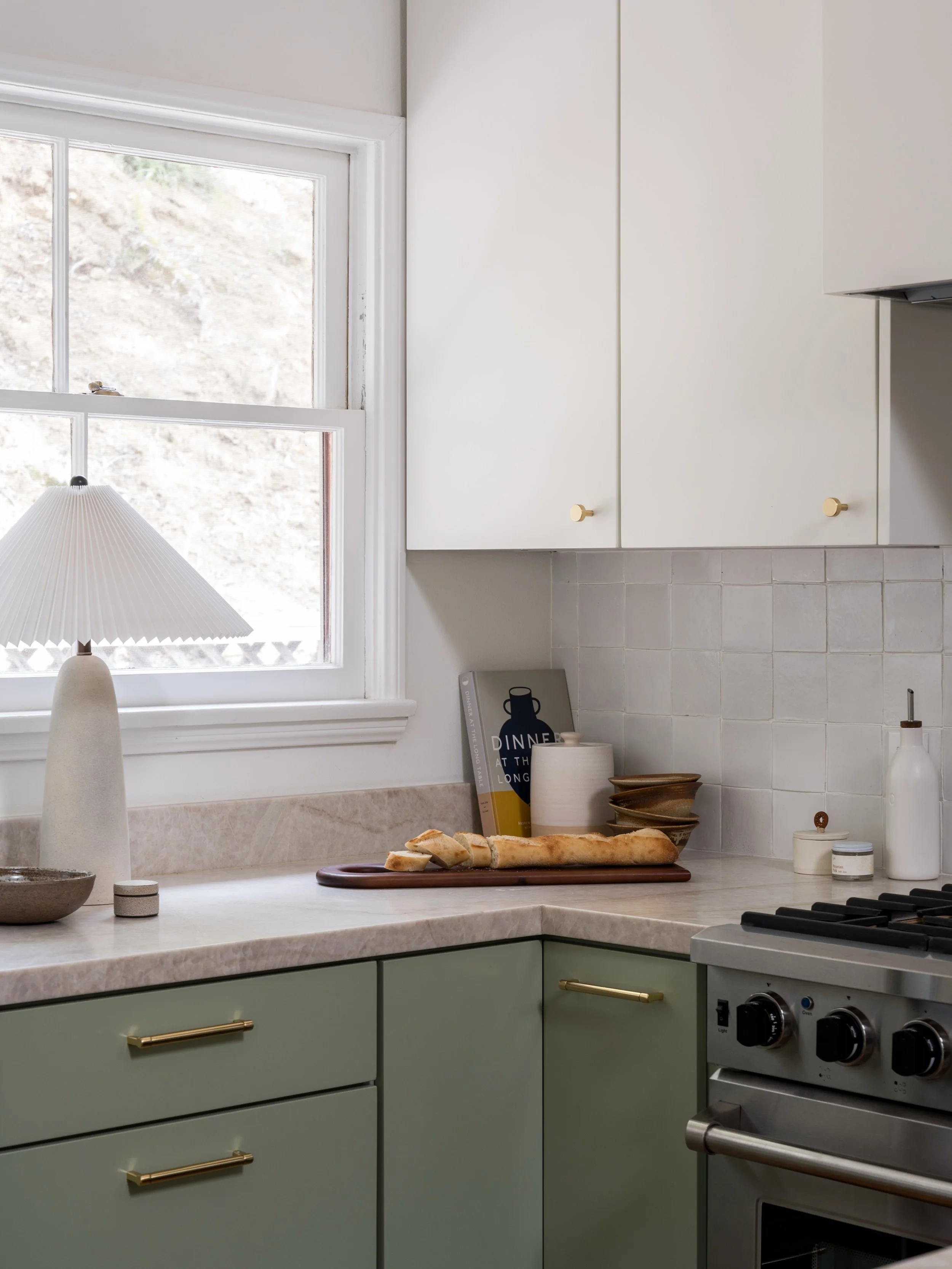 The subtle tonal variation in the glazed terracotta tile and two-tone cabinets keep this kitchen feeling fresh, balanced, and inviting. 

Project #StayInMtWashington
Design @stayinteriors_la 
Photos @charlotteleaphotography 
.
.
.
#stayinteriors #kit