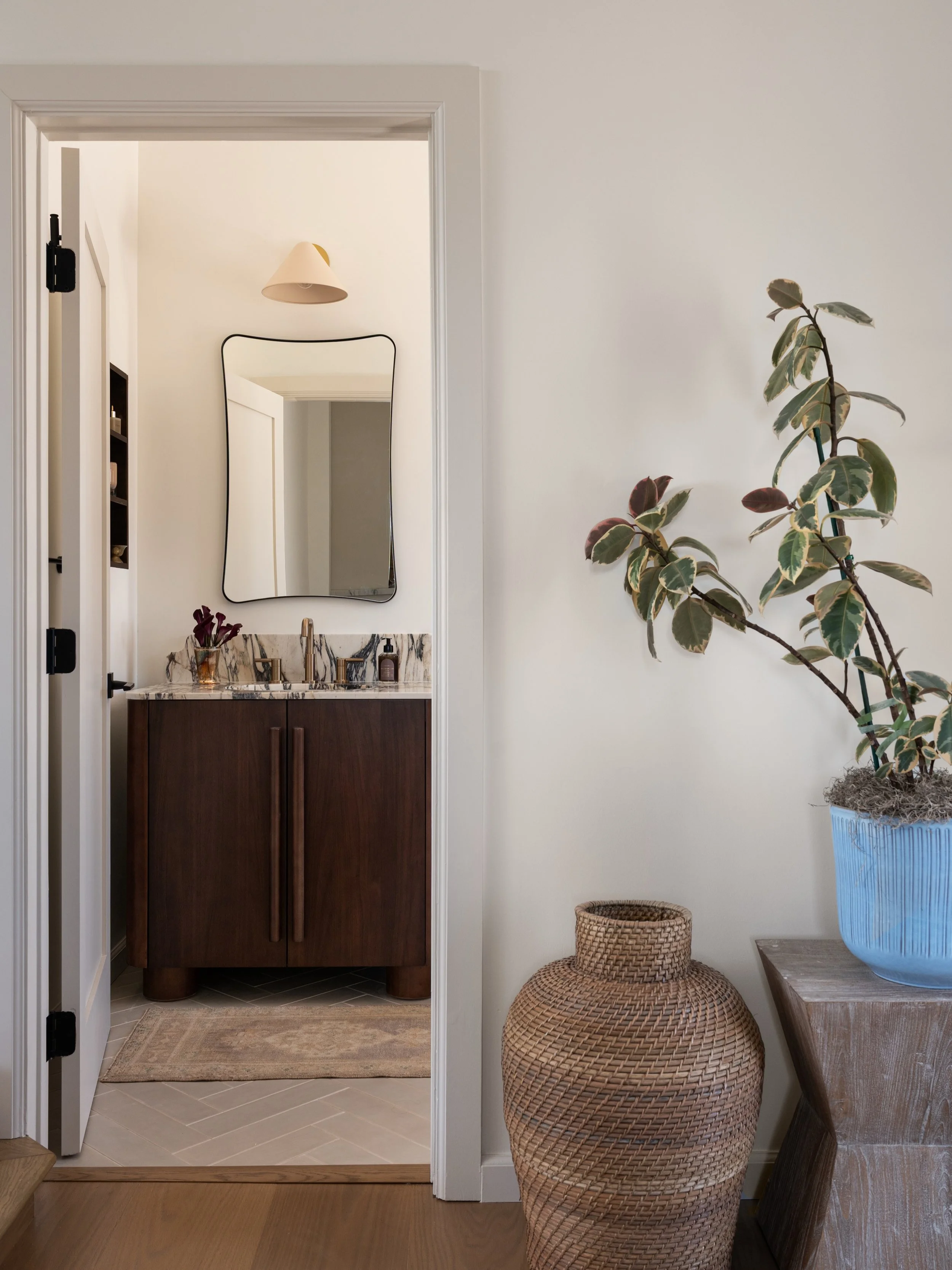 We elevated the main bathroom at Project #StayInRoundTop by pairing a gorgeous Calacatta Viola marble with a deep walnut vanity (those chunky lil feet!). Then the shower has timeless cream tile with a bit of unexpected color in the yellow. A bit of j
