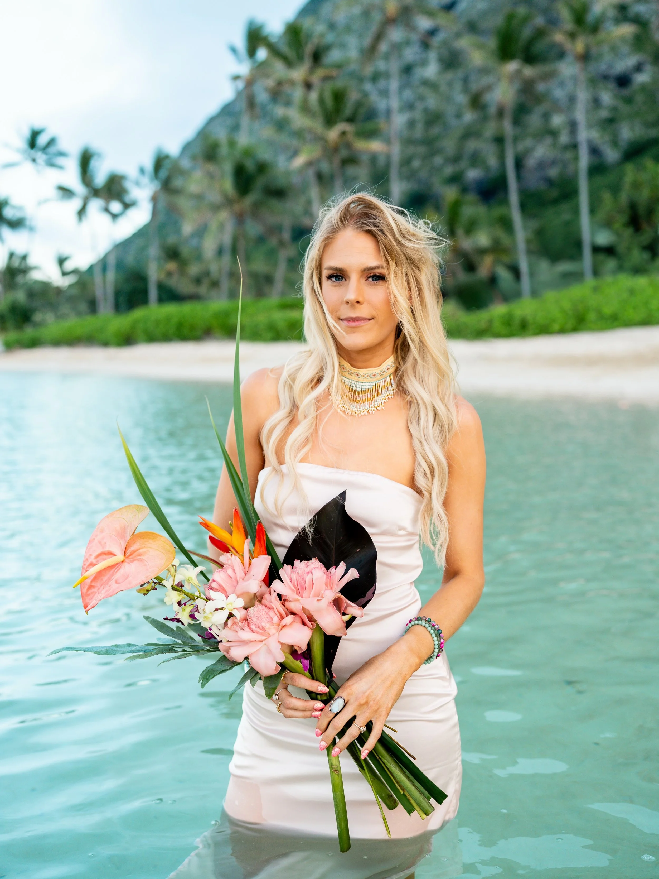 I&rsquo;ve been off island for a bit but I&rsquo;m BACK 🌺 Presenting this shoot I did for Tess here, who came to O'ahu to celebrate months of hard work leading up to her first bodybuilding show! Not only is she also a photographer (and clearly a nat