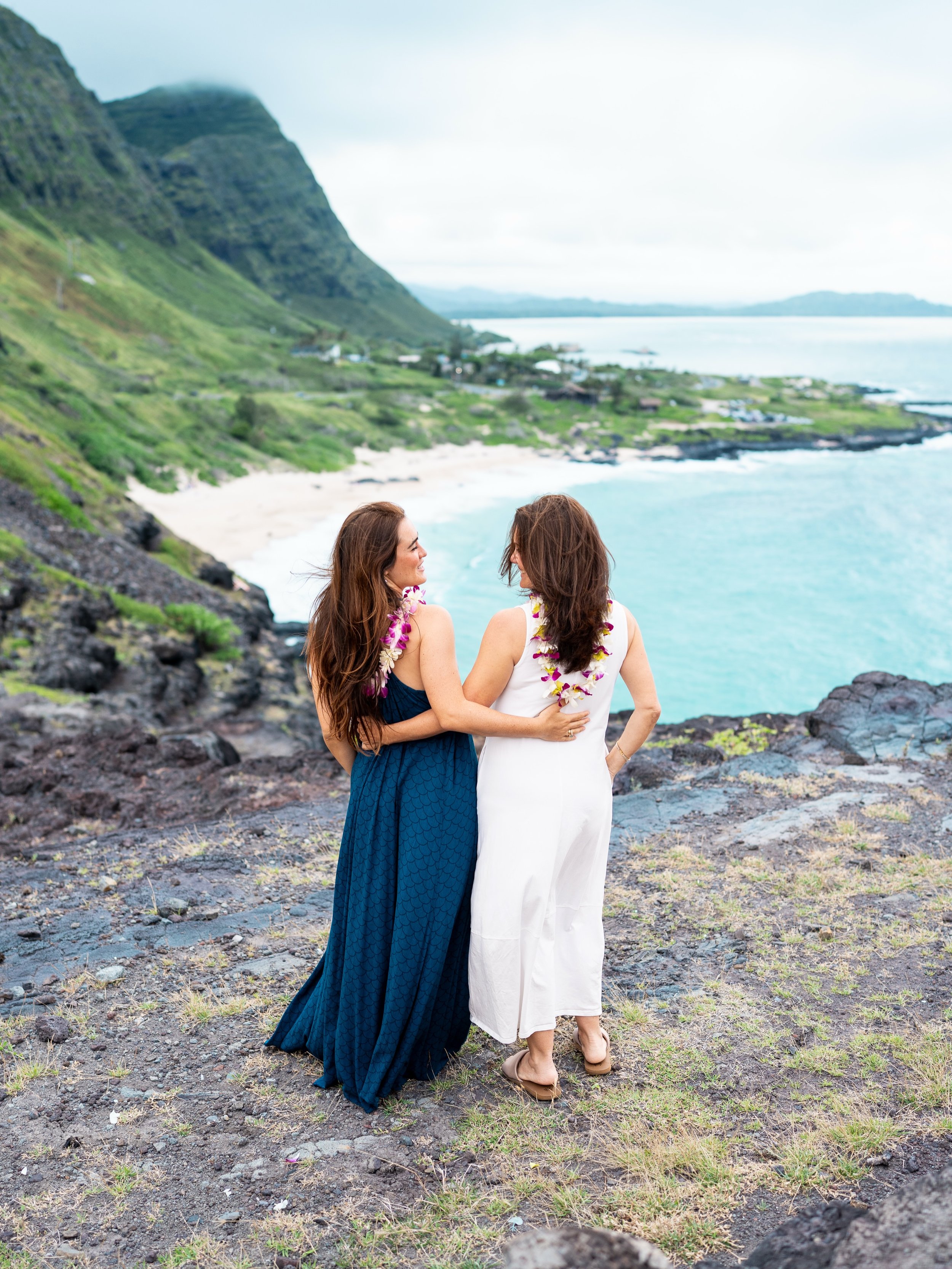 Mother-Daughter Portraits might be one of my new favorite kinds of shoots 🥹 It was such a treat getting to capture Ashlan and her mom, Stacy! They&rsquo;re so full of energy, kindness, and are just two lovely and bubbly girlies ❤️🌺❤️ What a perfect