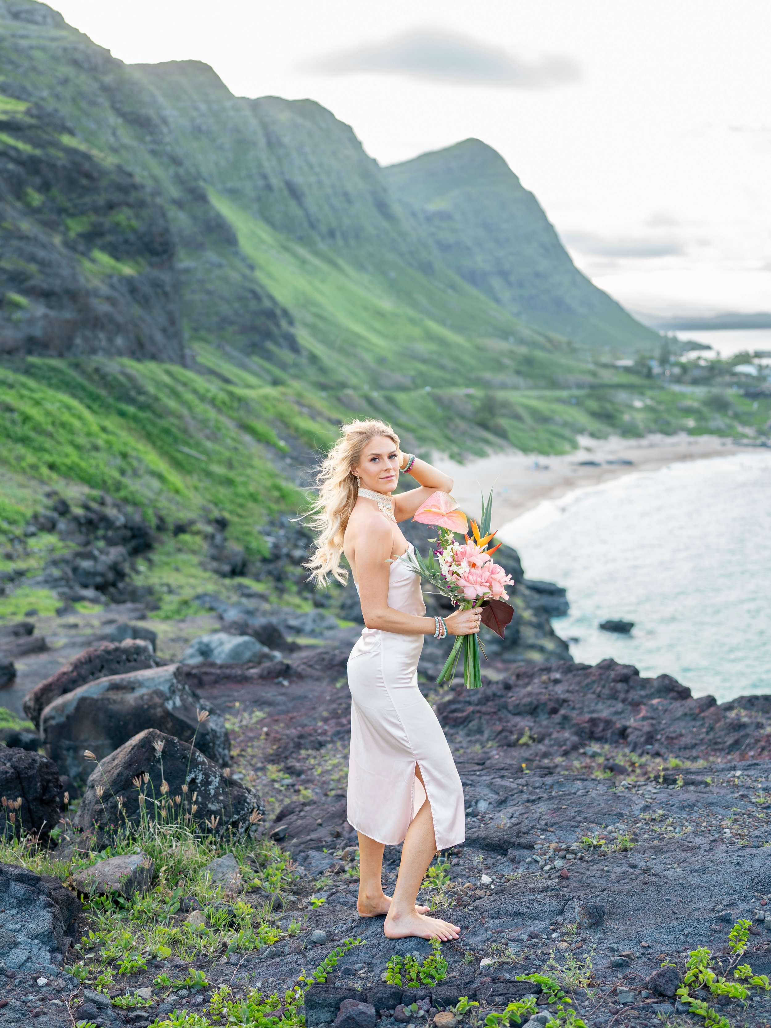 Happy Last Aloha Friday of July! 🌺 Leaving this month with beautiful blooms, big smiles, and views like this. Hope your weekend brings a little extra sunshine and all the good vibes 🌞

&bull;

Save this for inspiration and follow @floraandfemina fo