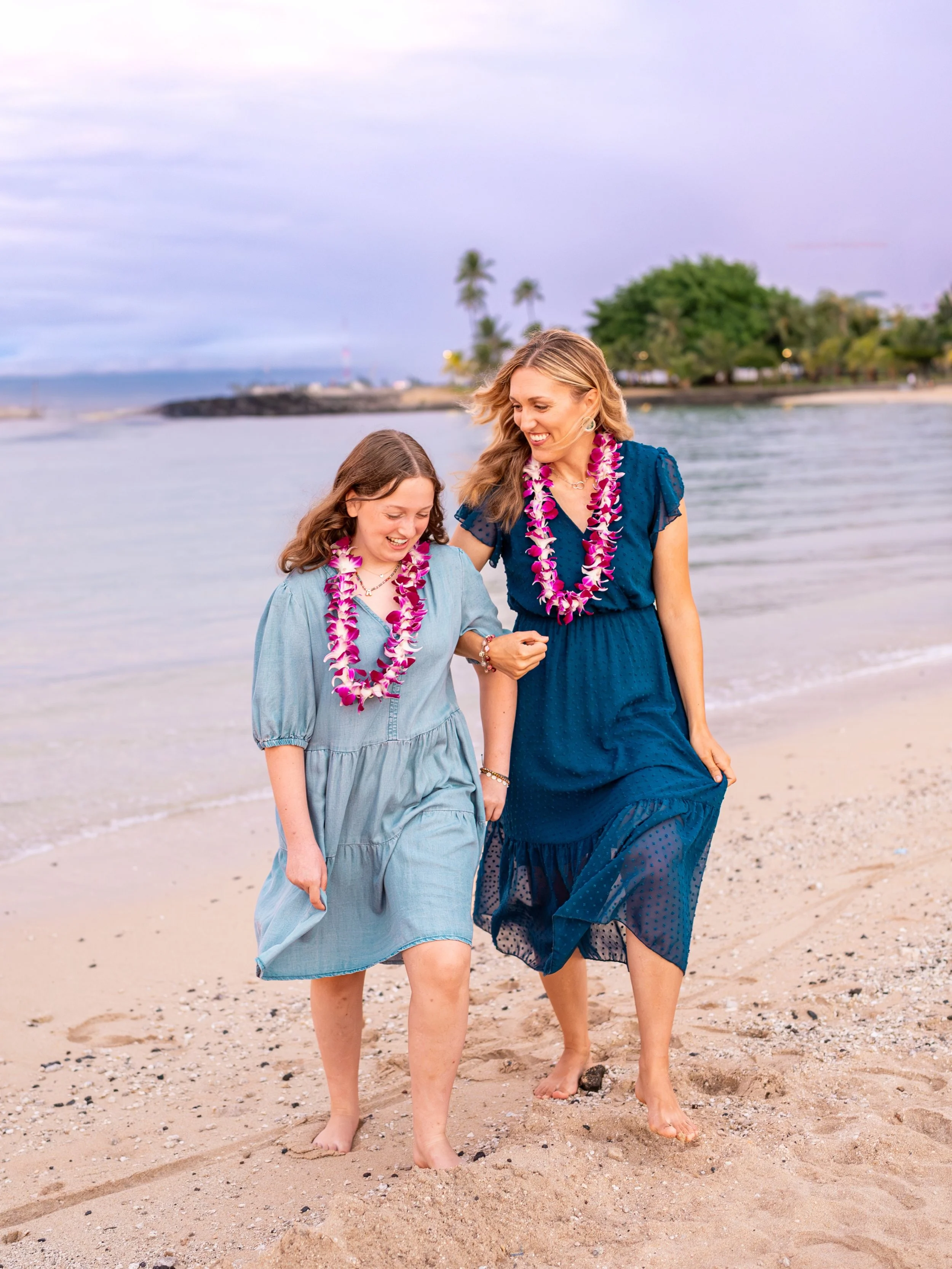 Mother + Daughter shoots are never not precious 😊 These beauties were visiting Oahu together to celebrate Amelia starting high school this fall and wanted to capture this special time for her. I thought it was such a fun idea to do a sunrise mini-se