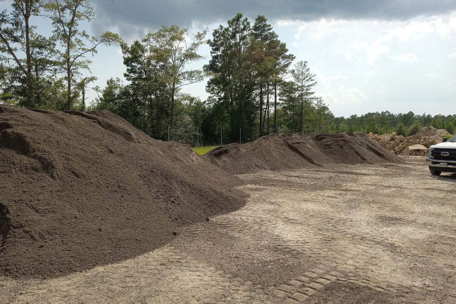 Fill Dirt vs Topsoil vs Sand: What Goes Where