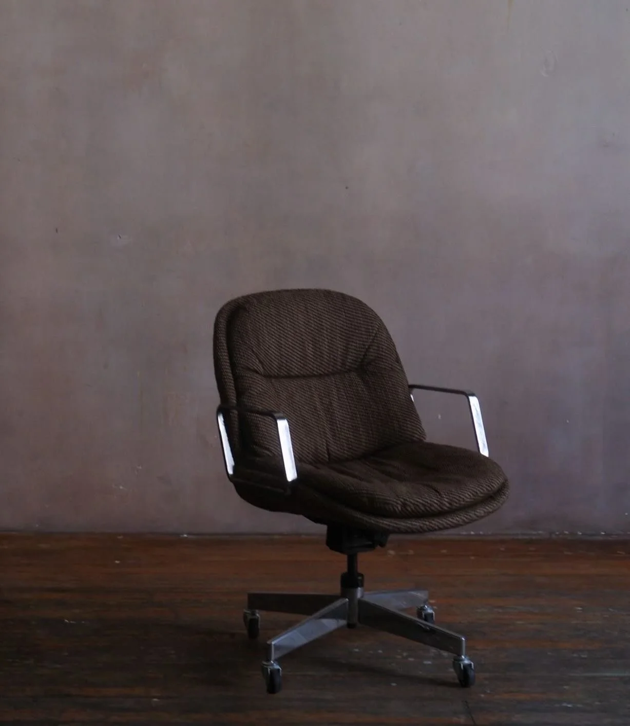 Silla de oficina 
61 x 55 x 80 cms 
Una disponible
